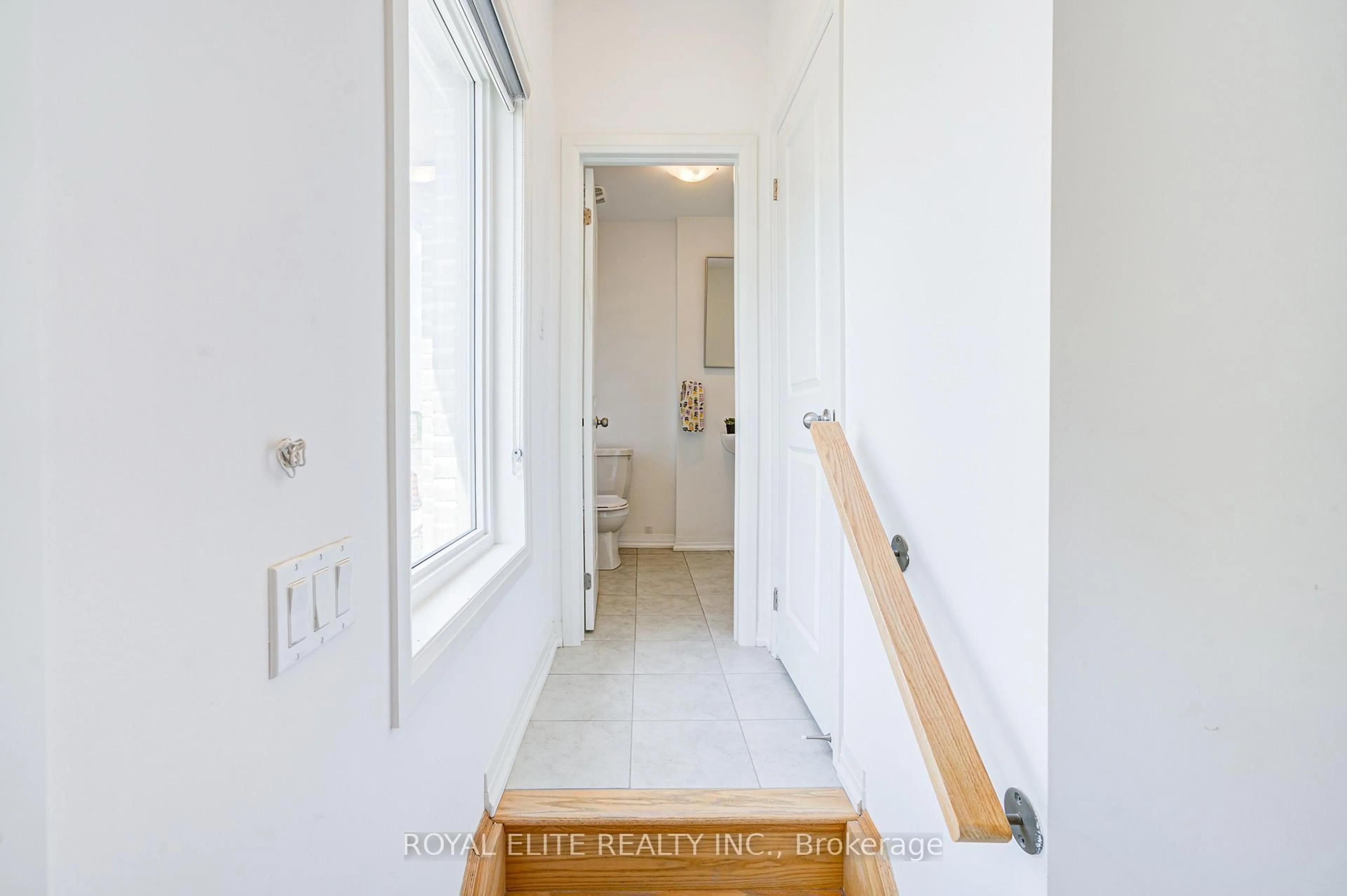 Indoor entryway for 117 Markland St, Markham Ontario L6C 3B5