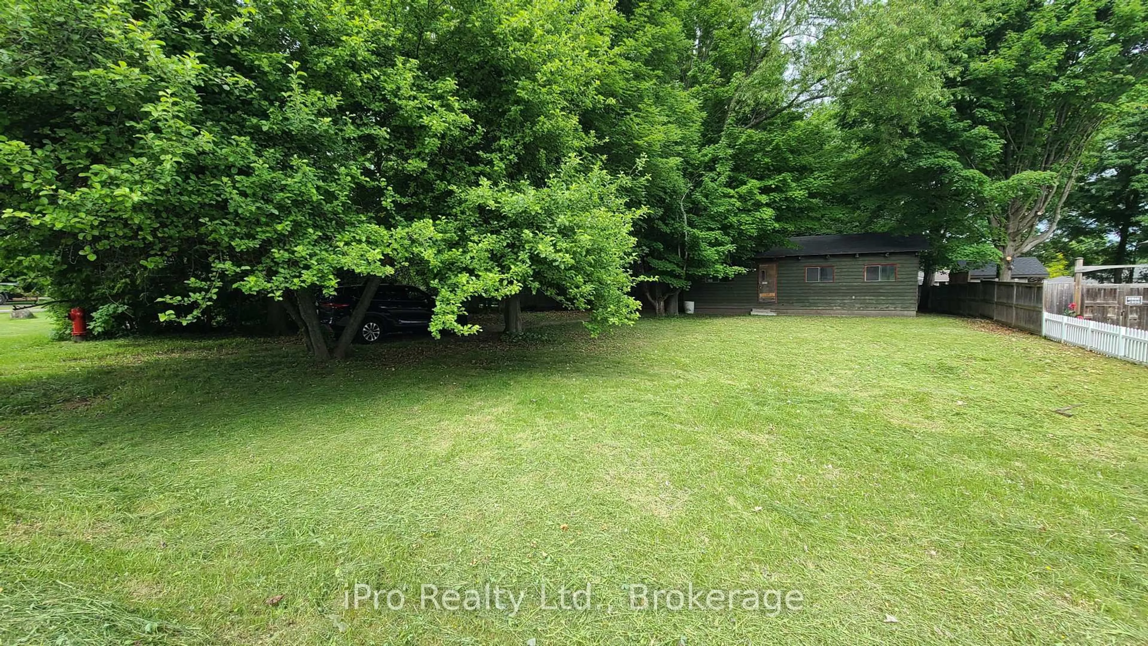 A pic from outside/outdoor area/front of a property/back of a property/a pic from drone, forest/trees view for 1997 ST. PAUL Rd, Innisfil Ontario L9S 1T6