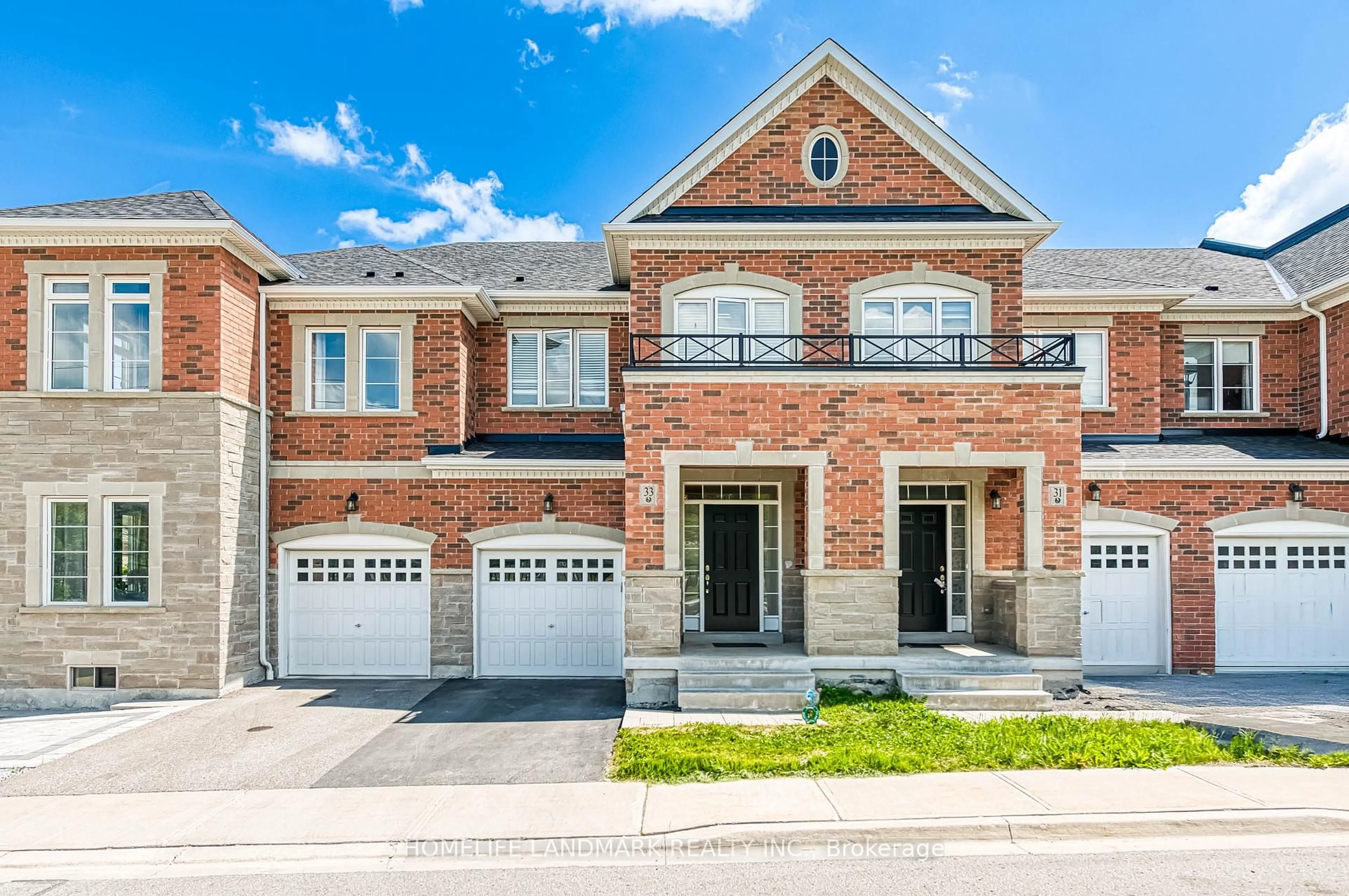 Home with brick exterior material, street for 33 Thornapple Lane, Richmond Hill Ontario L4E 1E7