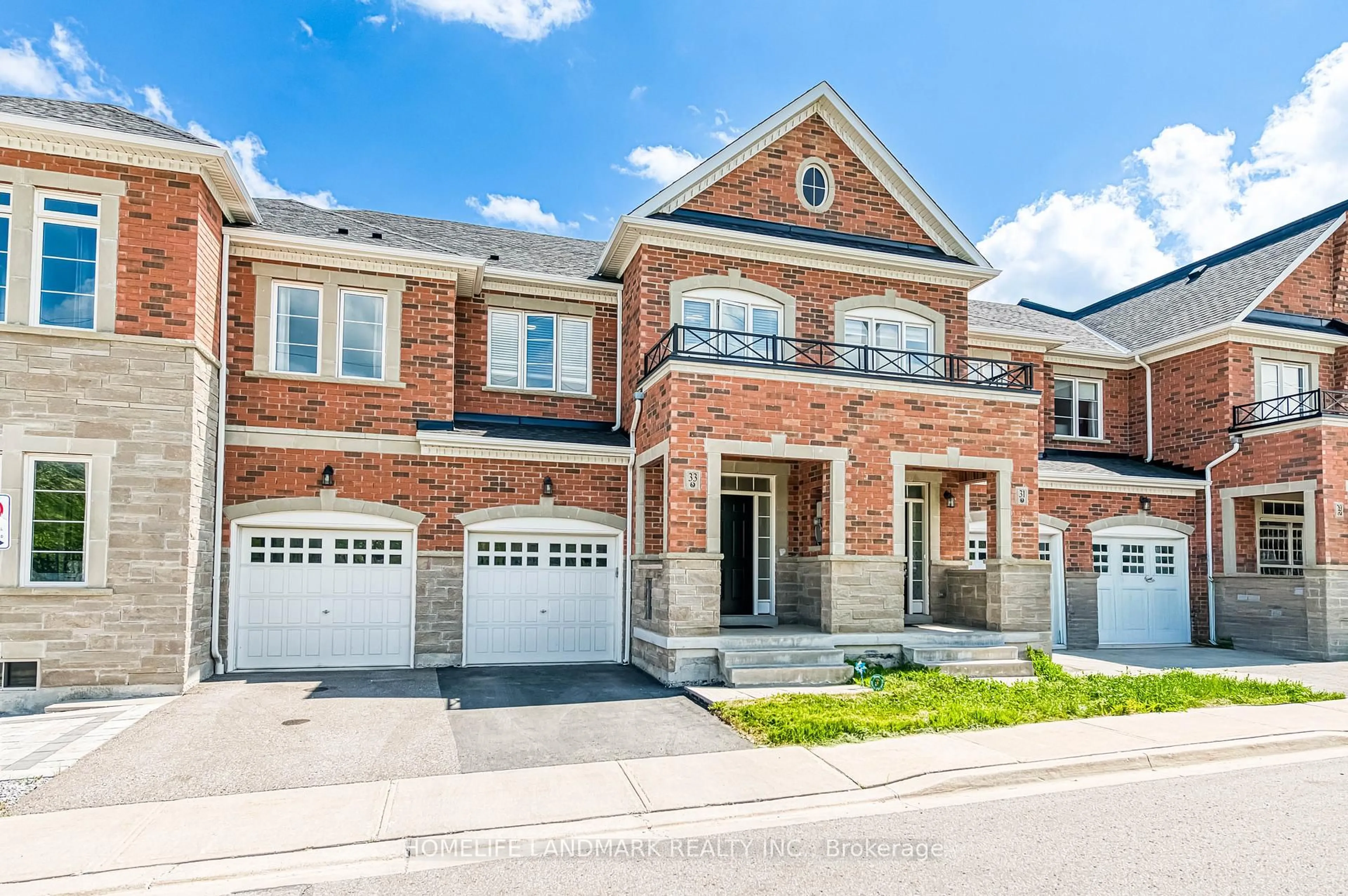 Home with brick exterior material, street for 33 Thornapple Lane, Richmond Hill Ontario L4E 1E7