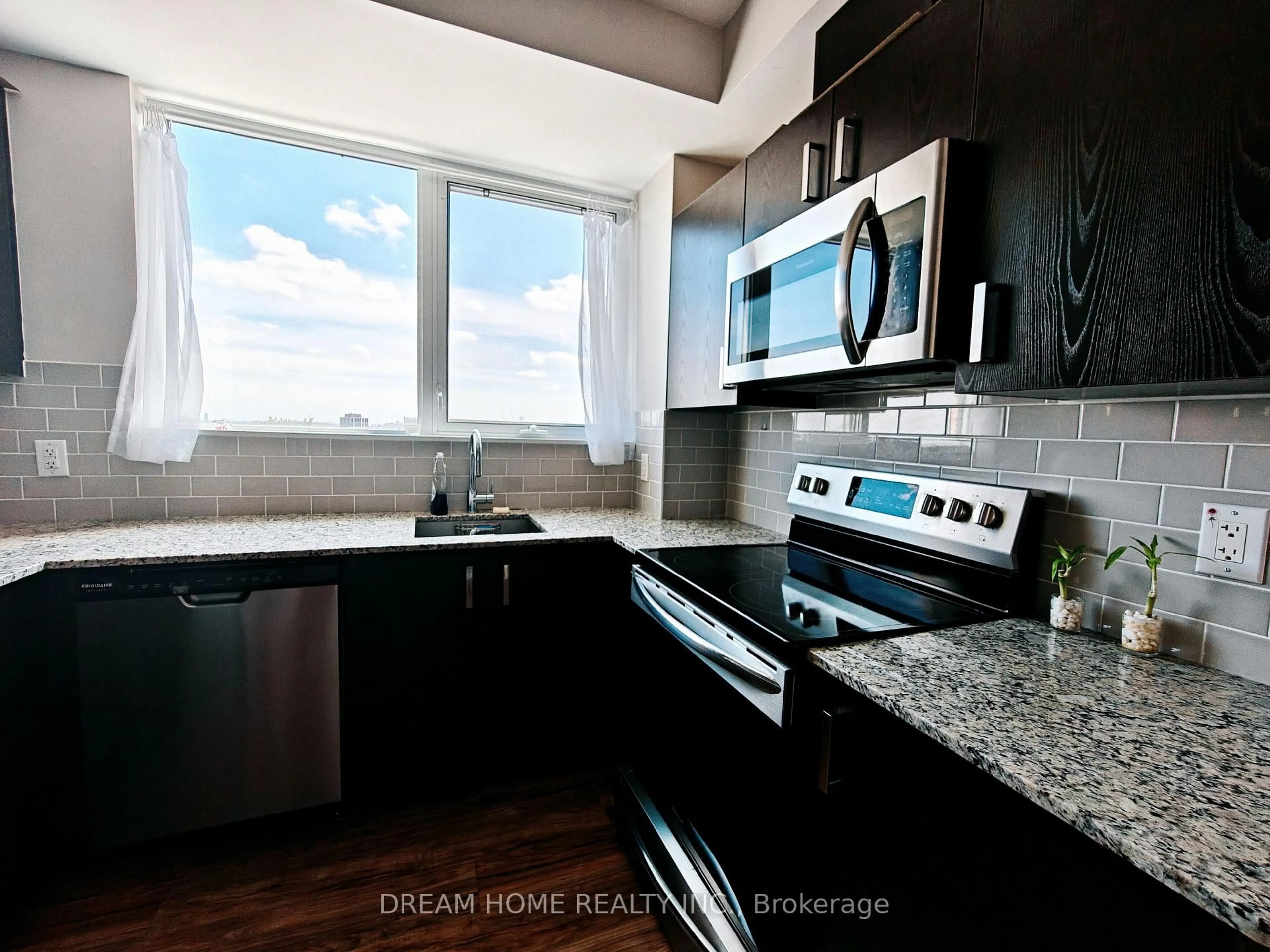 Open concept kitchen, unknown for 11611 Yonge St #510, Richmond Hill Ontario L4E 1G2