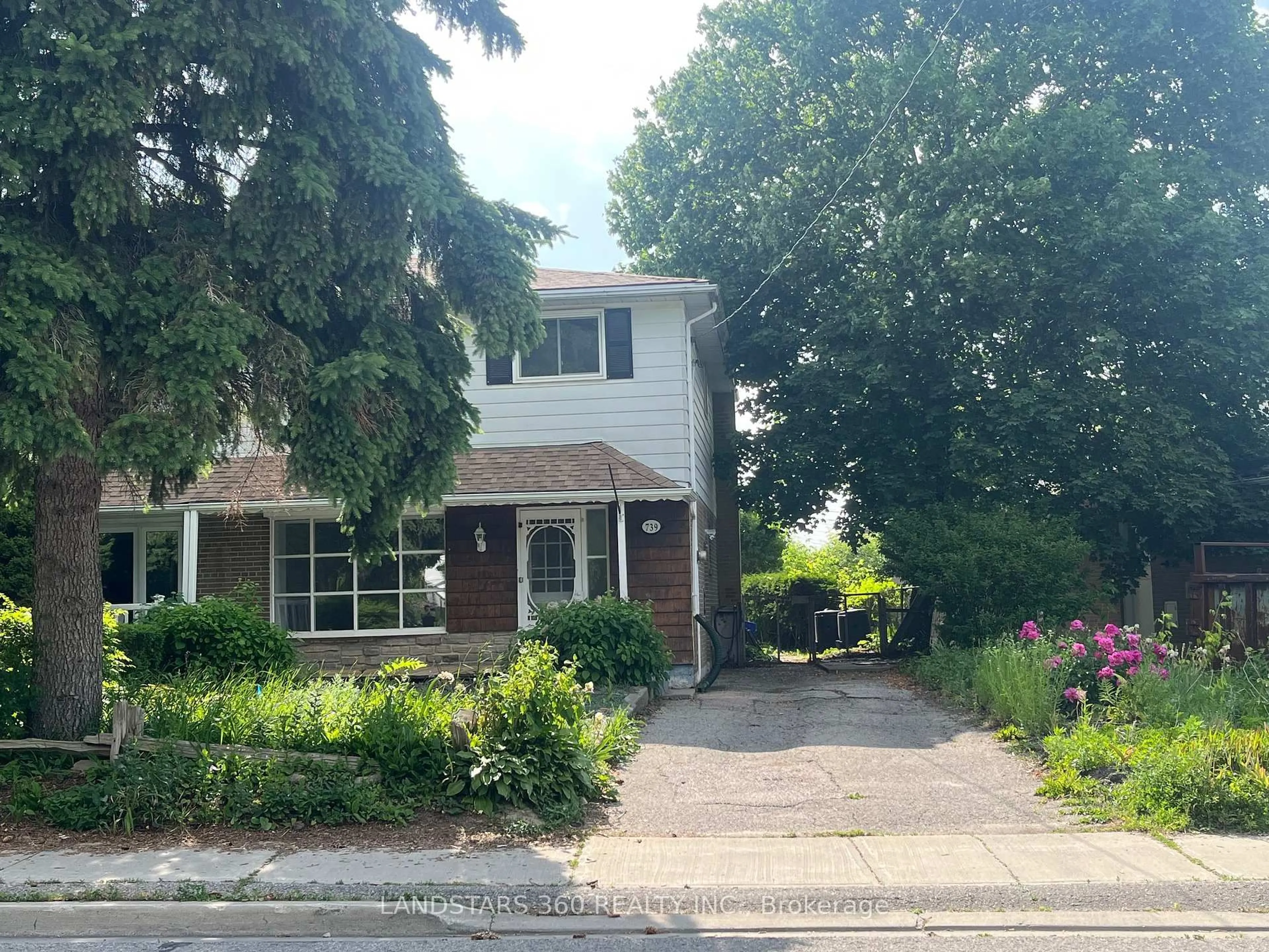 Unknown for 739 Sunnypoint Dr, Newmarket Ontario L3Y 2Z7