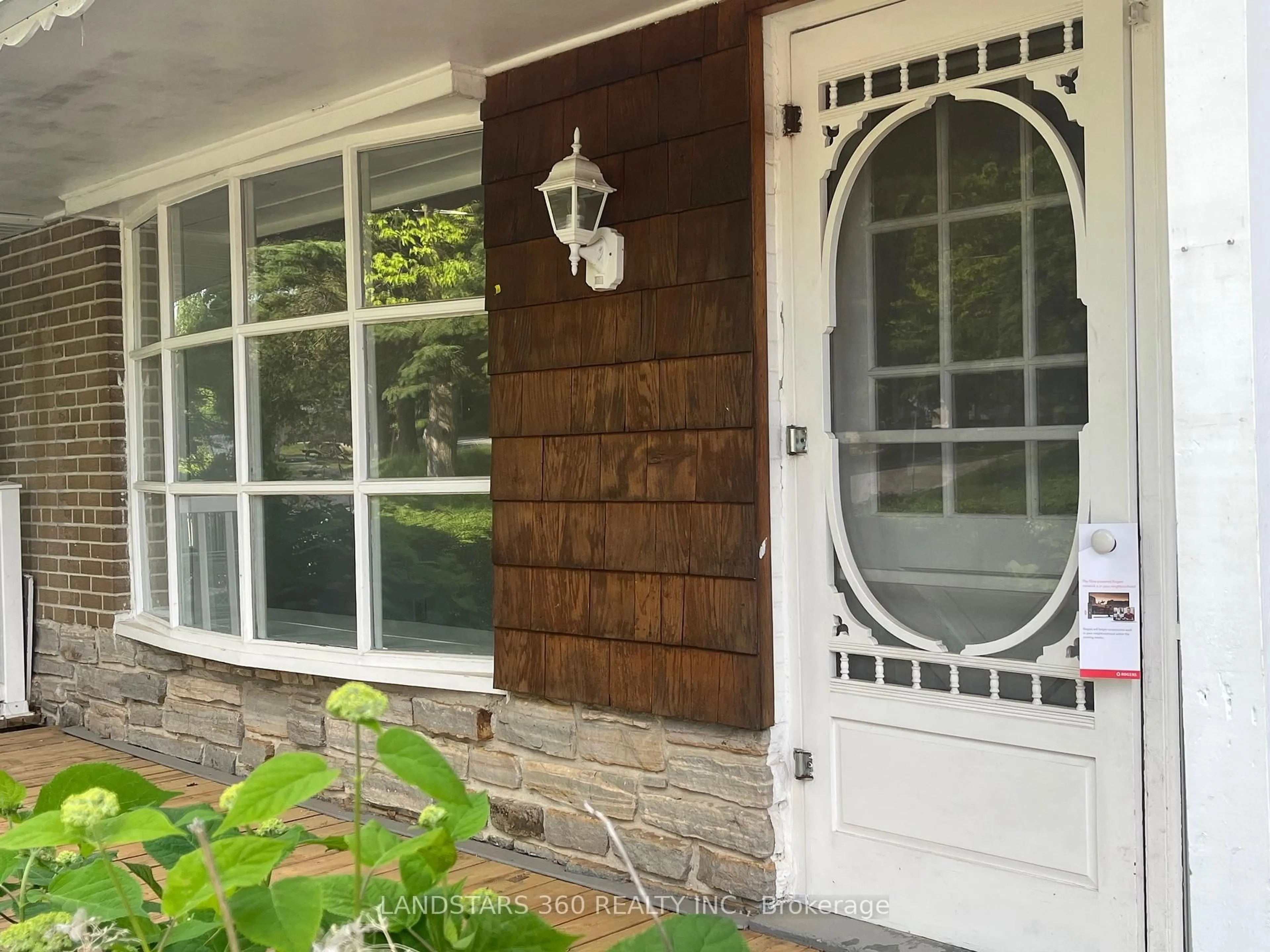 Unknown for 739 Sunnypoint Dr, Newmarket Ontario L3Y 2Z7
