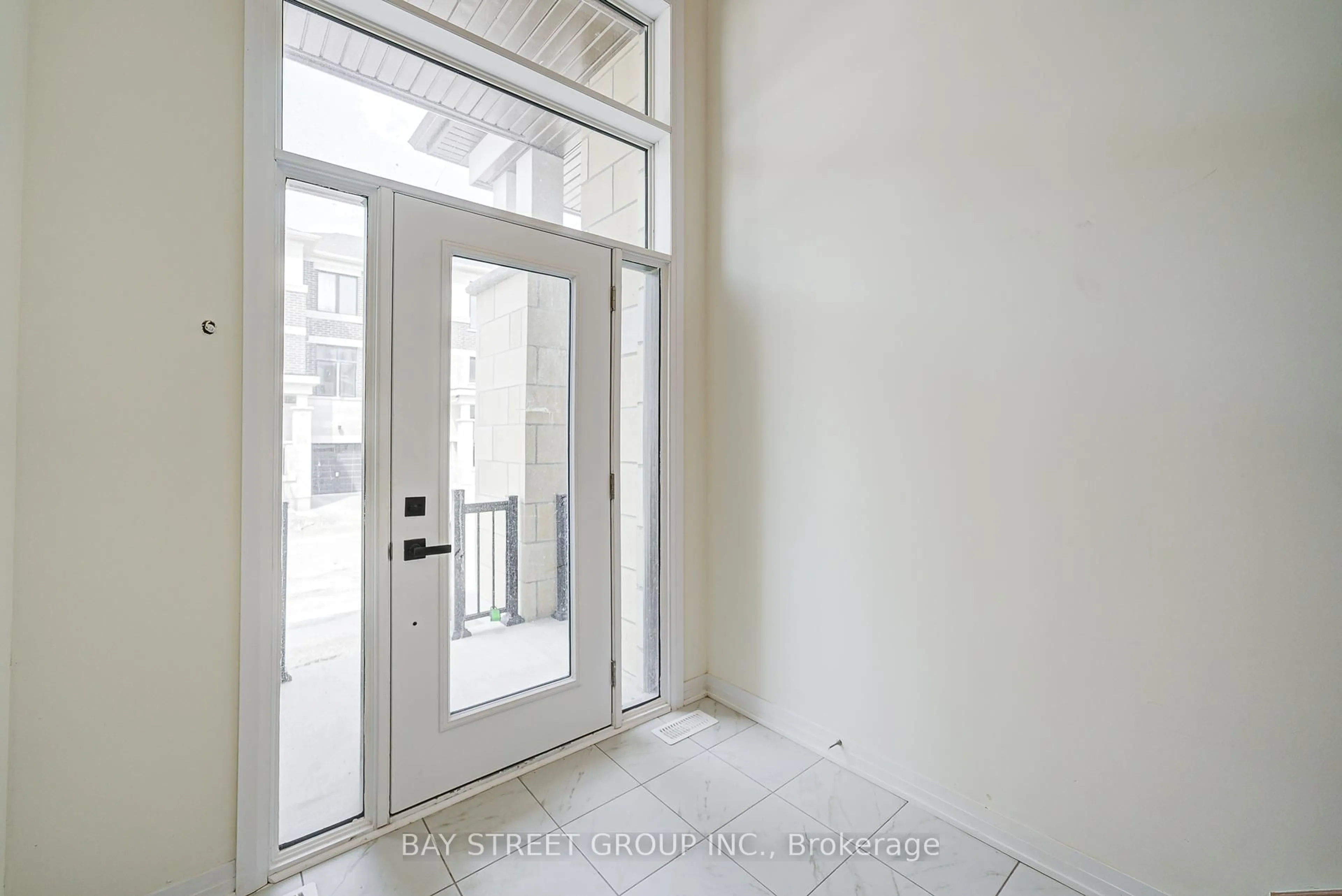 Indoor entryway for 60 Seine Lane, Richmond Hill Ontario L4S 0P9
