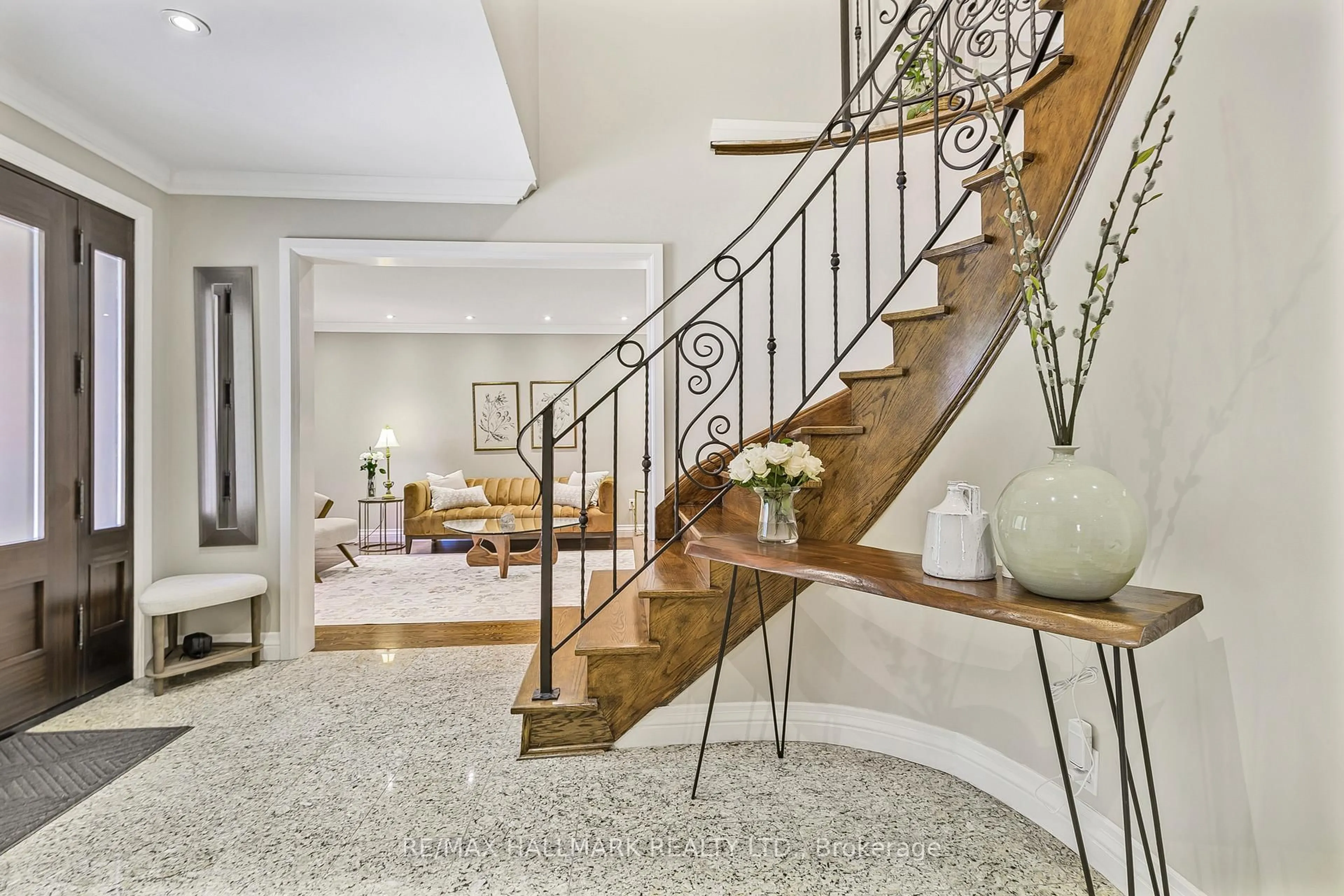 Indoor entryway for 48 Lambert Rd, Markham Ontario L3T 7E3