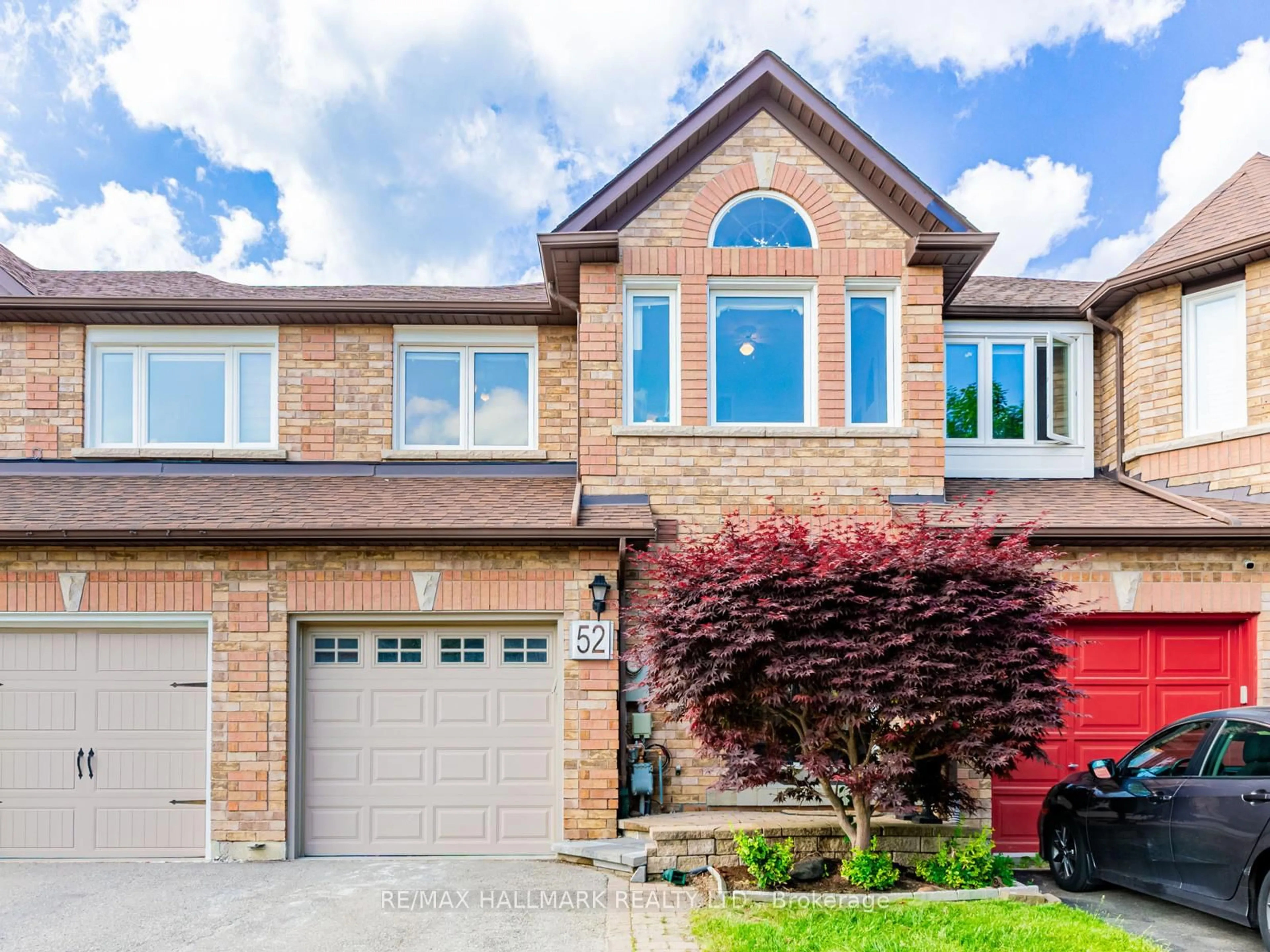 Home with brick exterior material, street for 52 Mistleflower Crt, Richmond Hill Ontario L4E 3T9