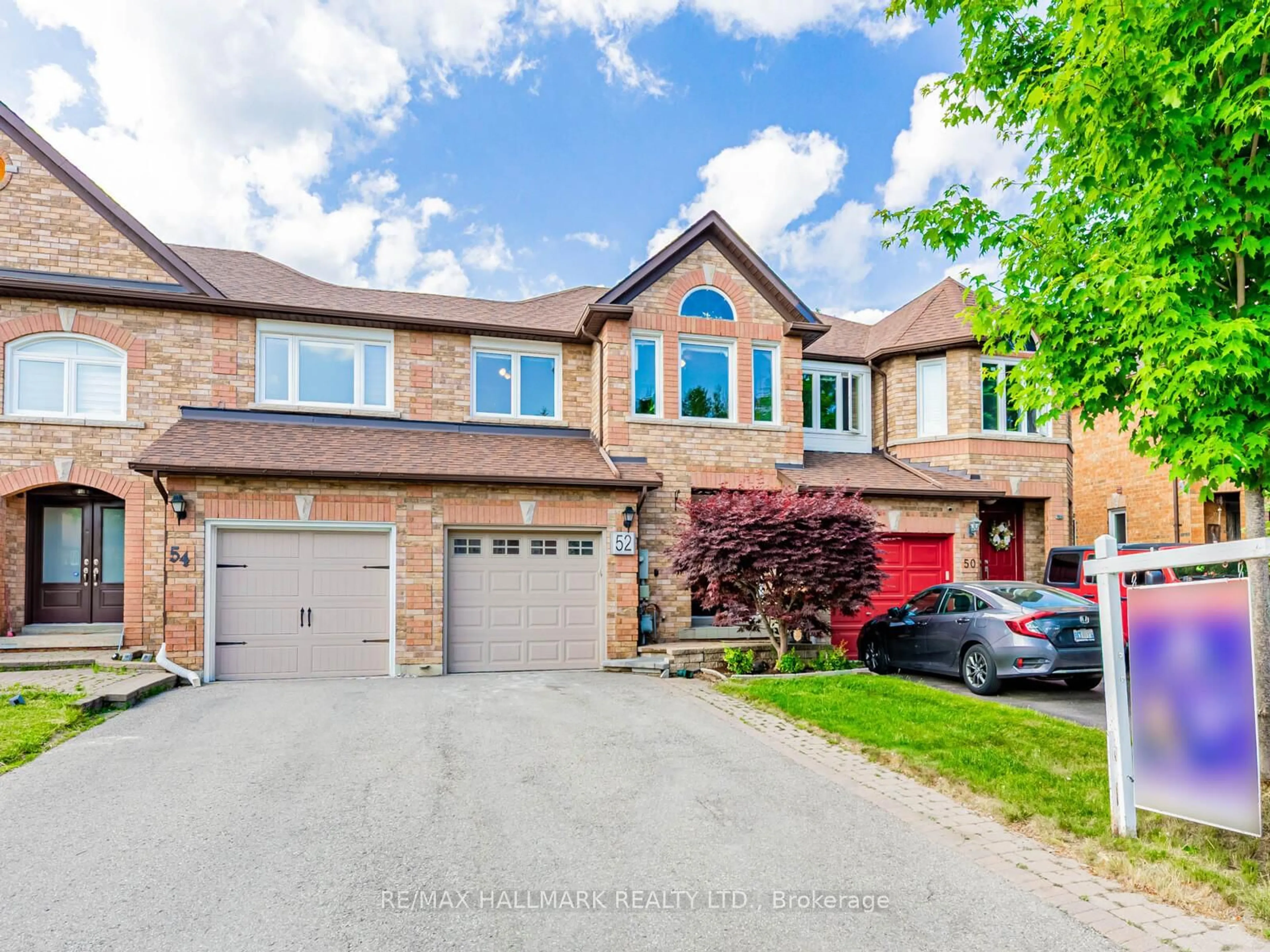 Home with brick exterior material, street for 52 Mistleflower Crt, Richmond Hill Ontario L4E 3T9