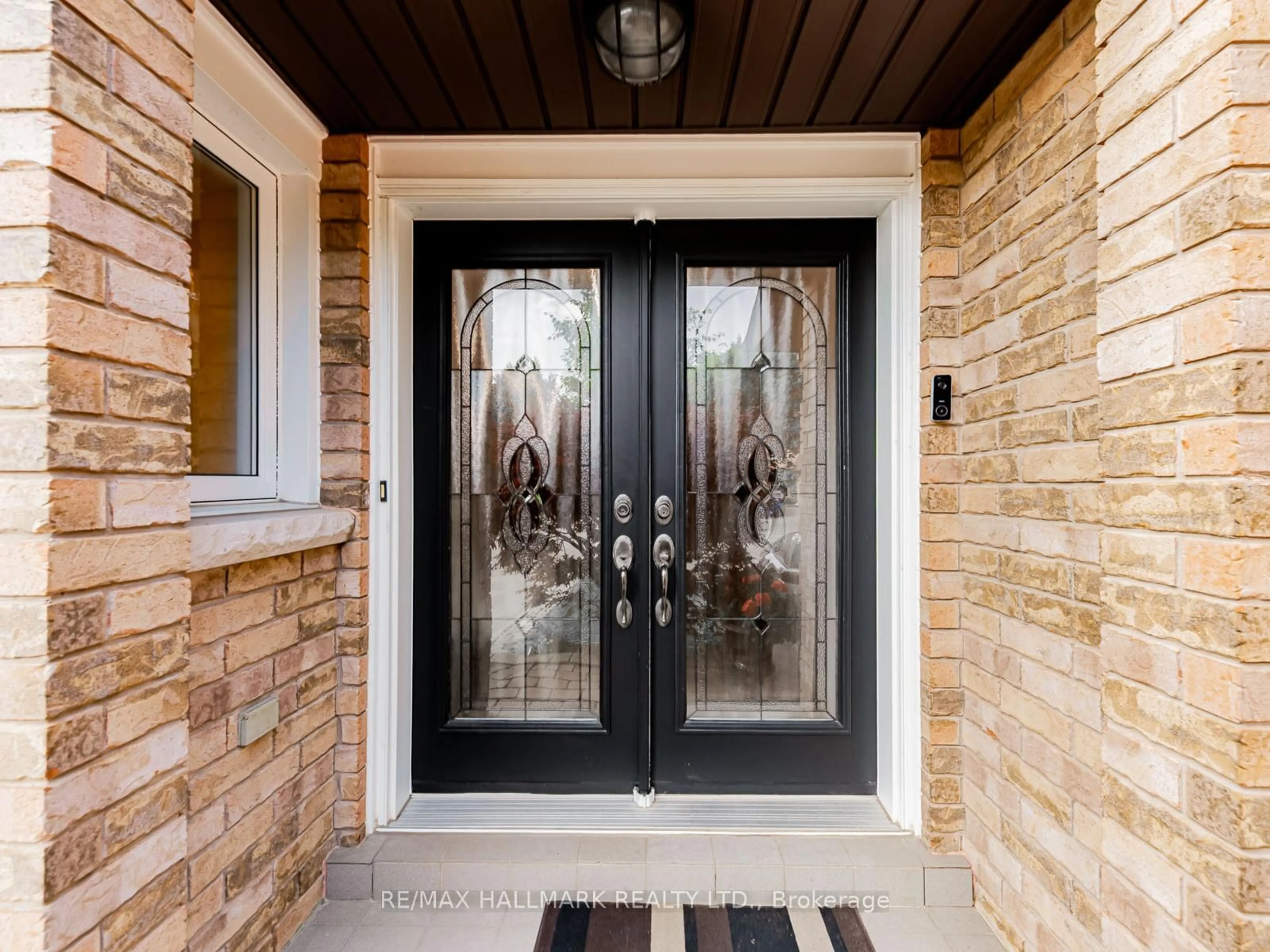 Indoor entryway for 52 Mistleflower Crt, Richmond Hill Ontario L4E 3T9