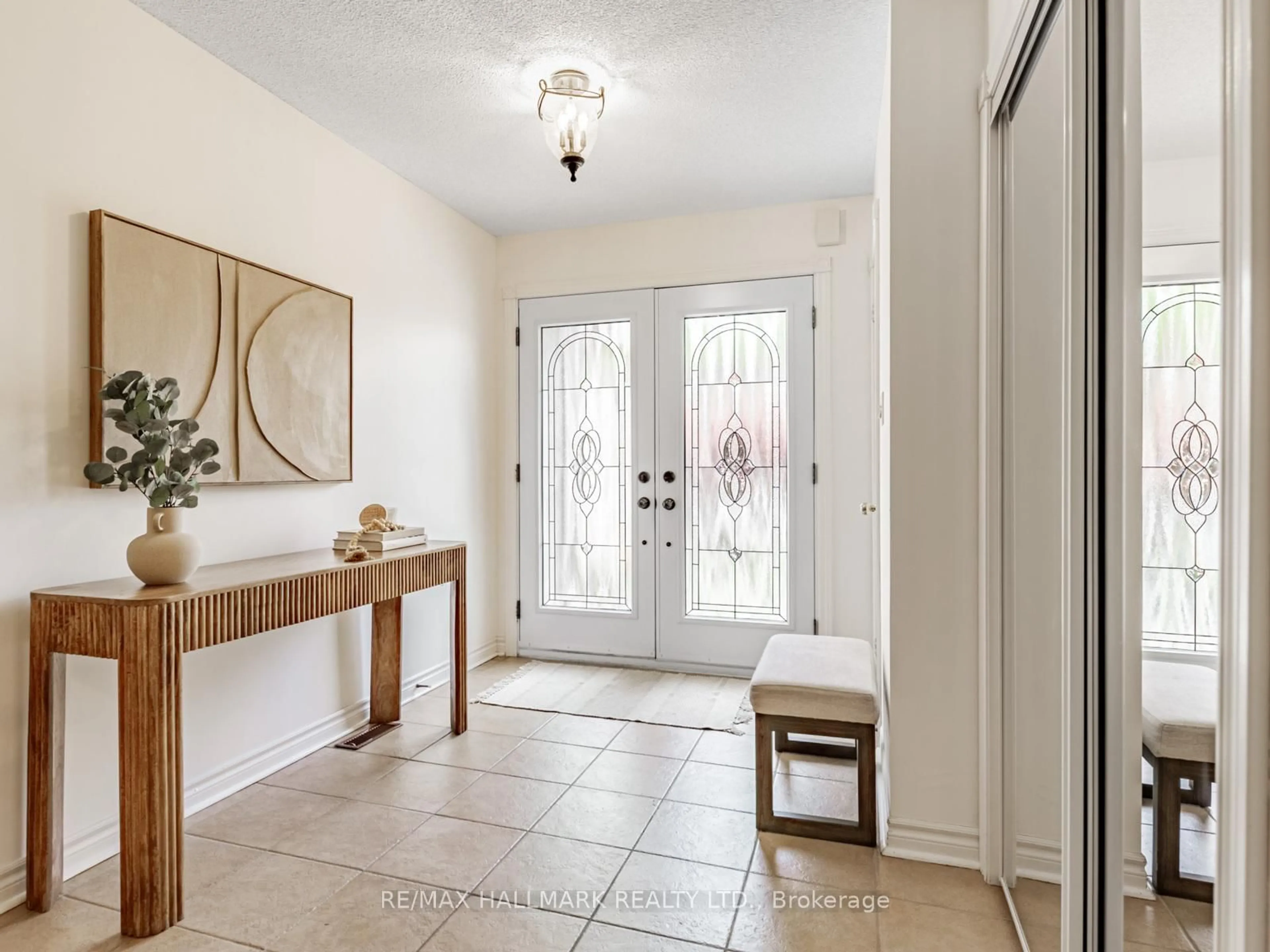 Indoor entryway for 52 Mistleflower Crt, Richmond Hill Ontario L4E 3T9