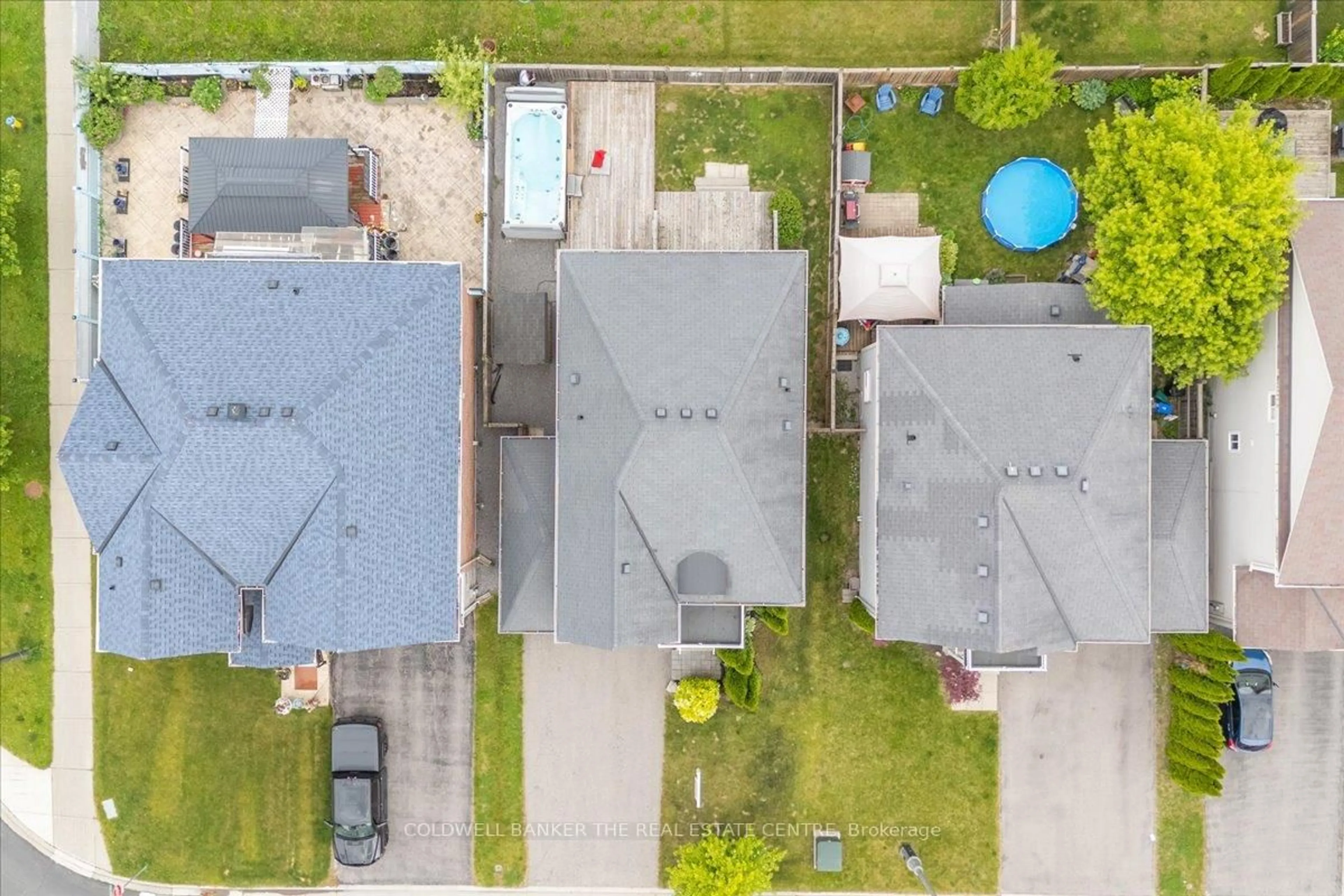 A pic from outside/outdoor area/front of a property/back of a property/a pic from drone, street for 114 Laurendale Ave, Georgina Ontario L4P 0C4
