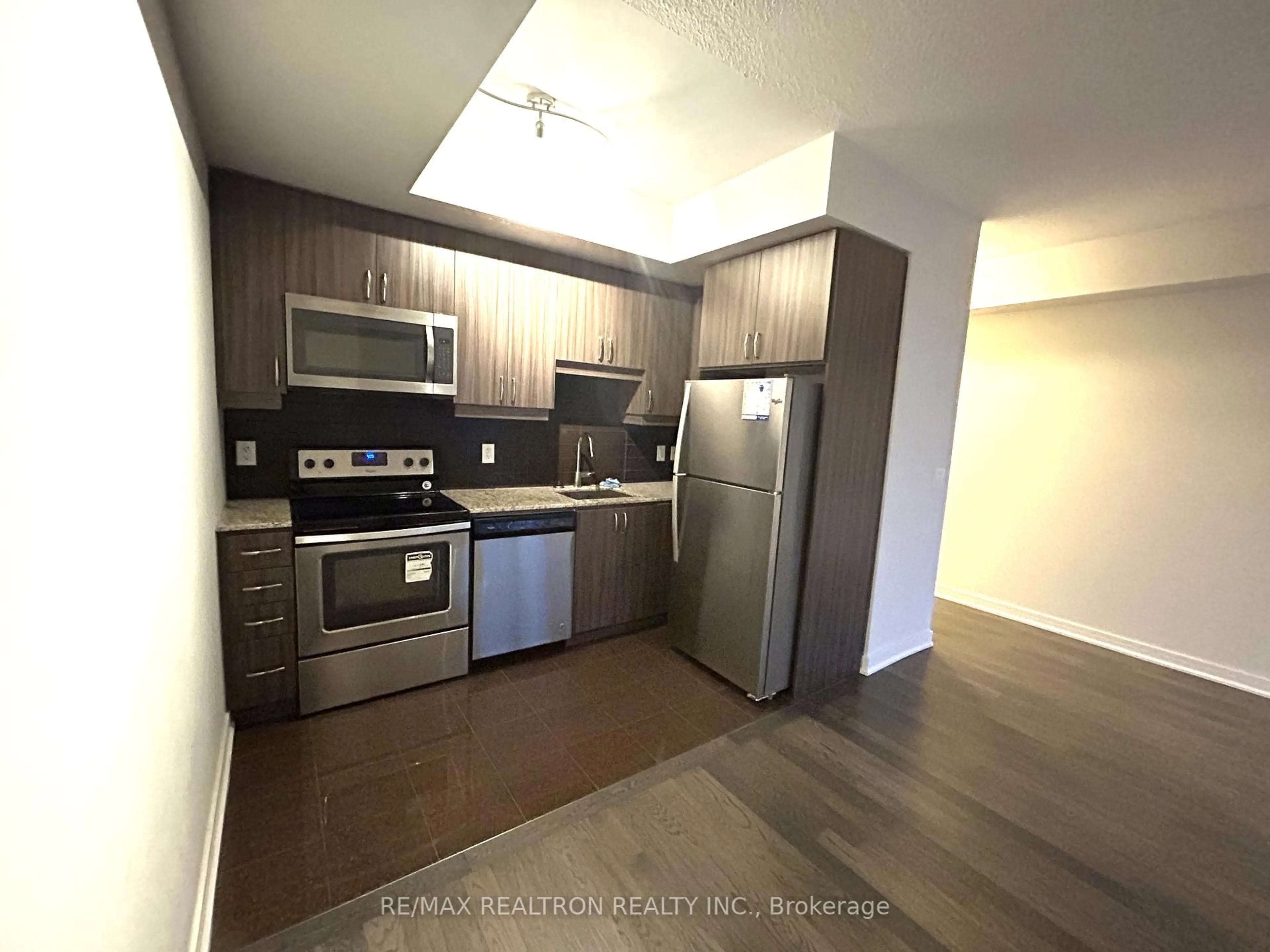 Standard kitchen, wood/laminate floor for 9205 Yonge St #603, Richmond Hill Ontario L4C 6Z2