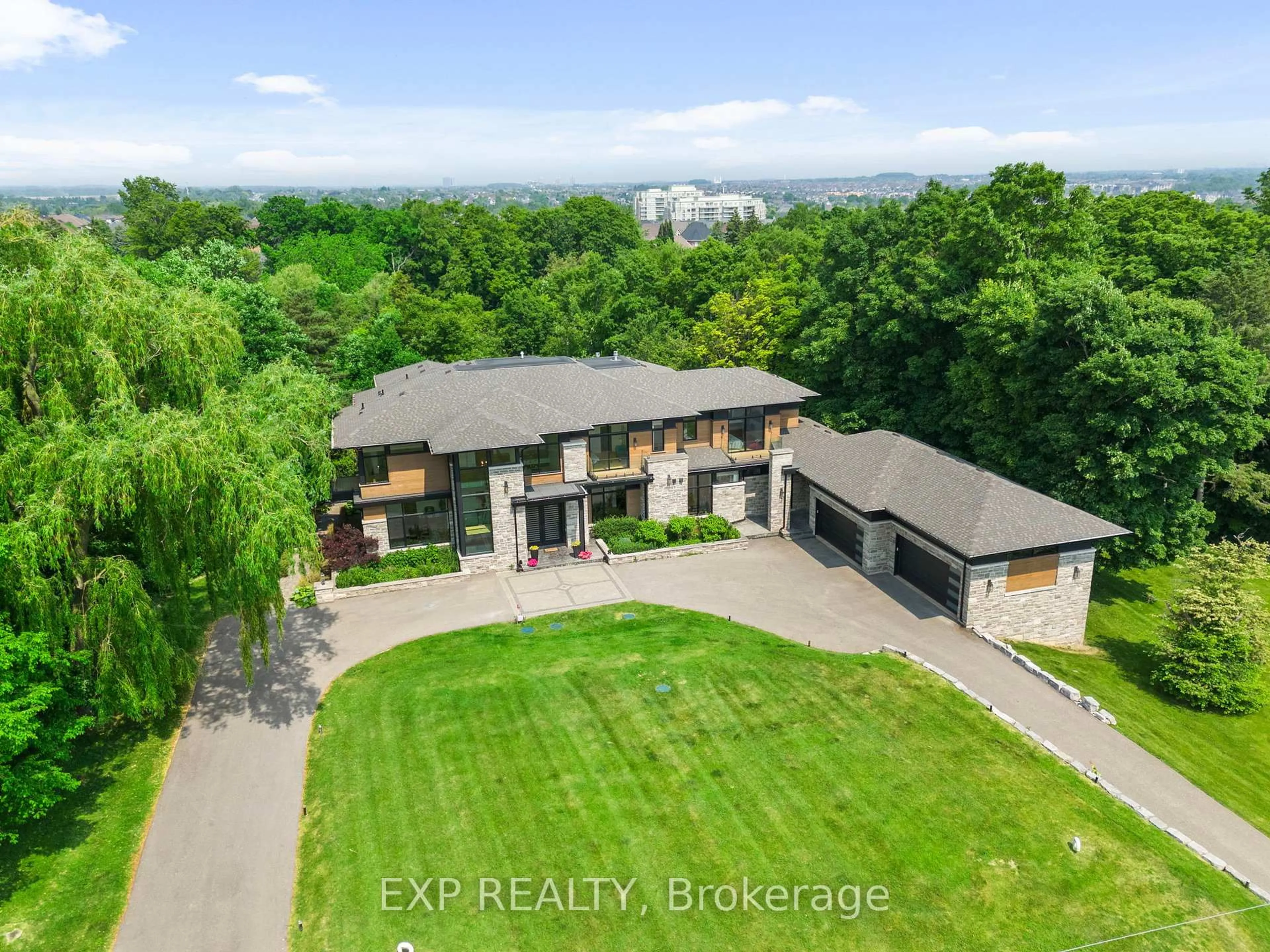 A pic from outside/outdoor area/front of a property/back of a property/a pic from drone, unknown for 8 Cachet Pkwy, Markham Ontario L6C 1G8