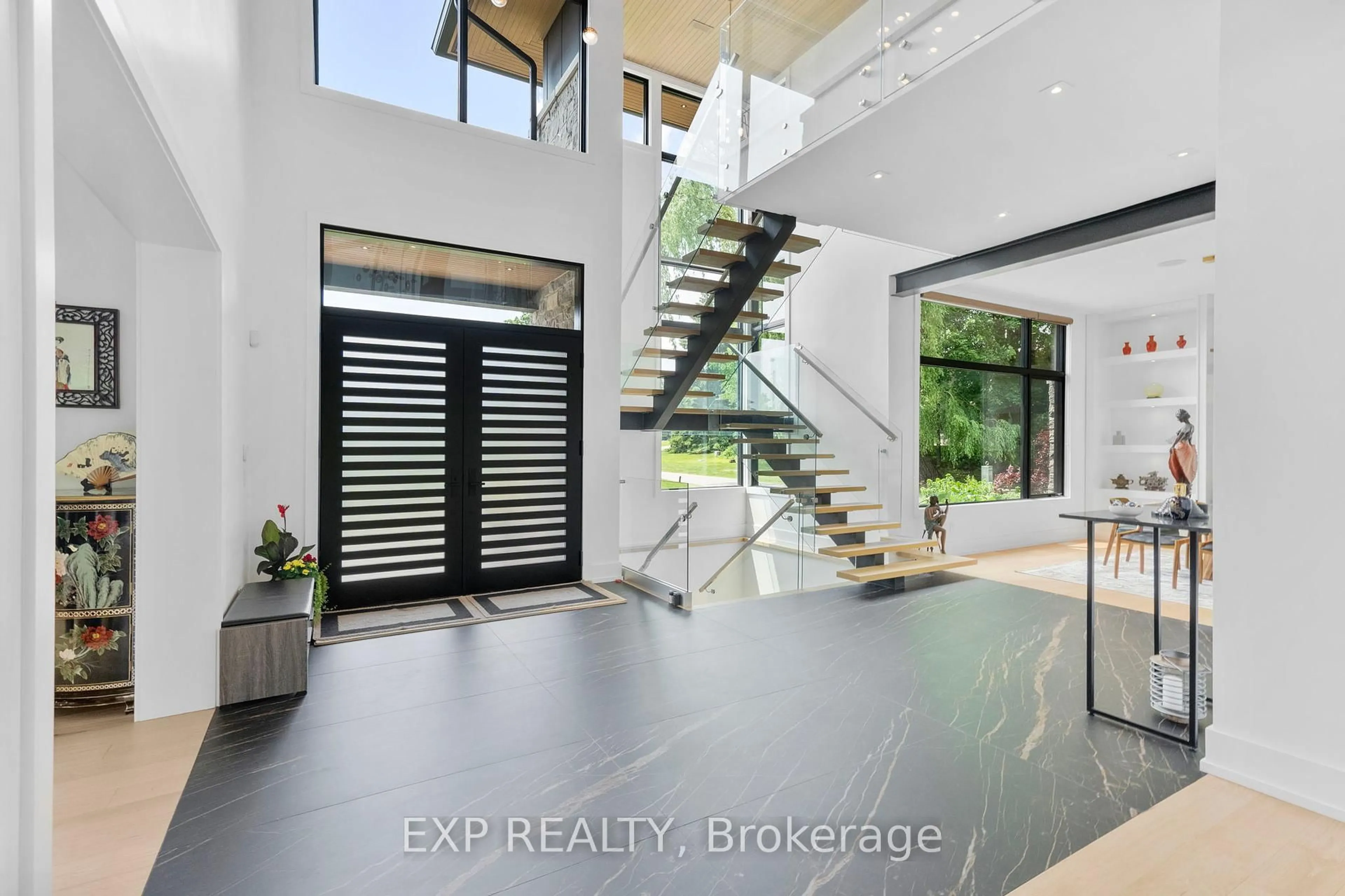 Indoor entryway for 8 Cachet Pkwy, Markham Ontario L6C 1G8