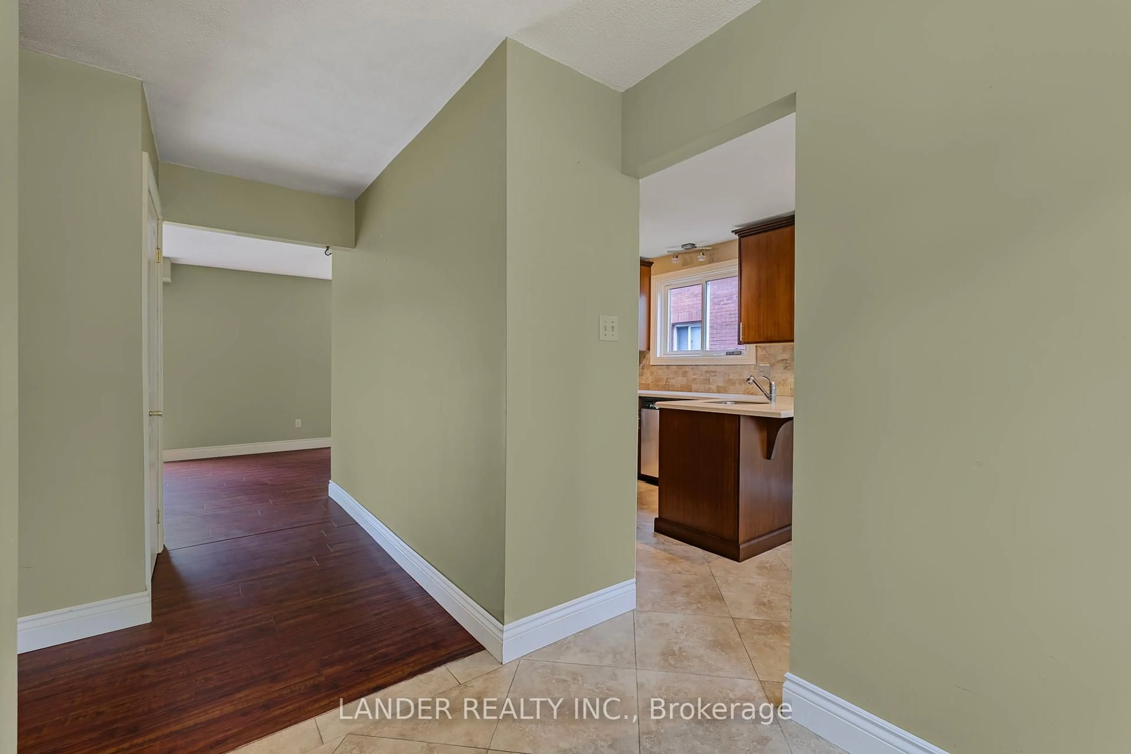 A pic of a room for 72 London Rd, Newmarket Ontario L3Y 6A4
