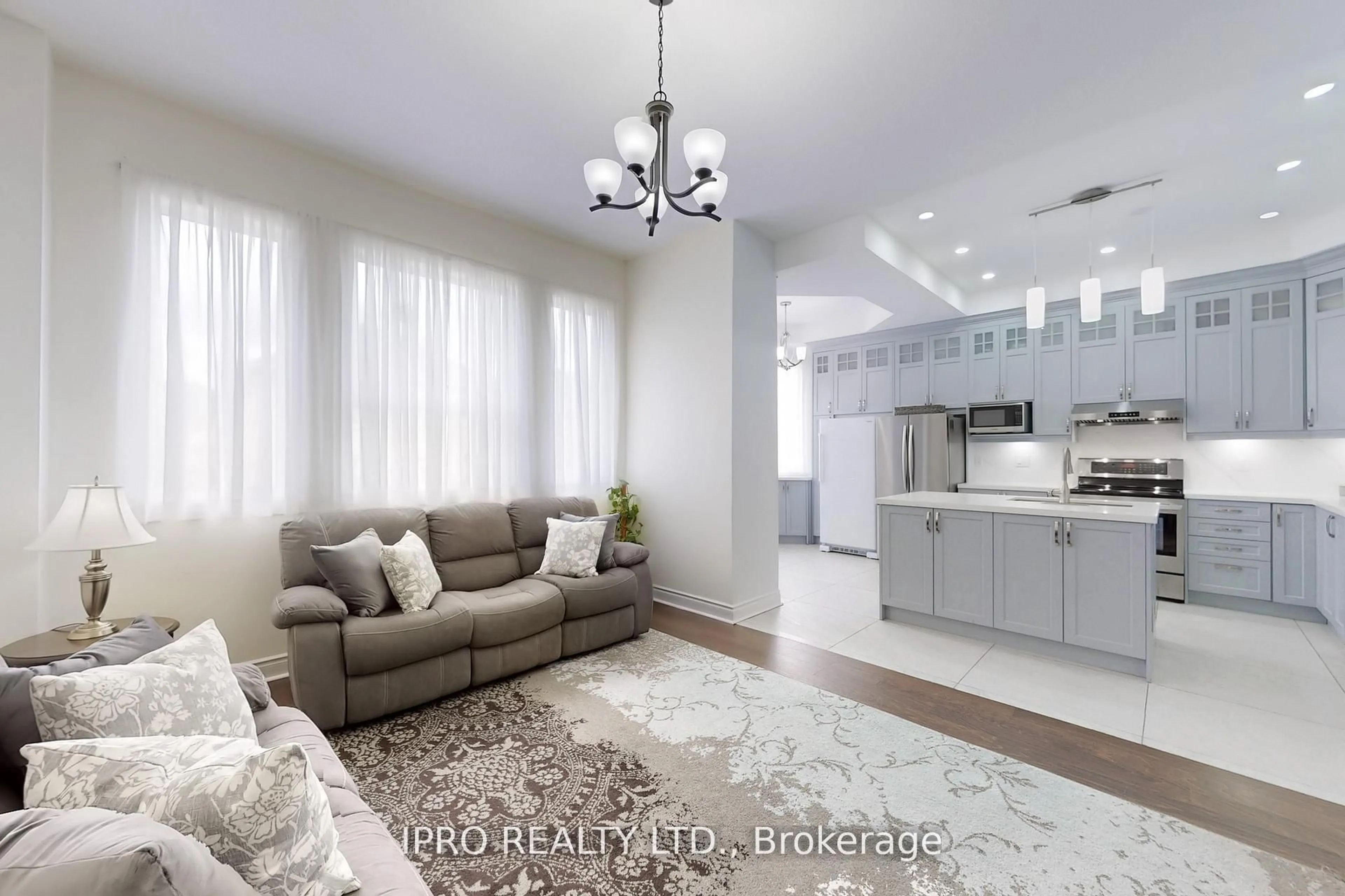 Living room with furniture, unknown for 4 Copperstone Cres, Richmond Hill Ontario L4S 2C4