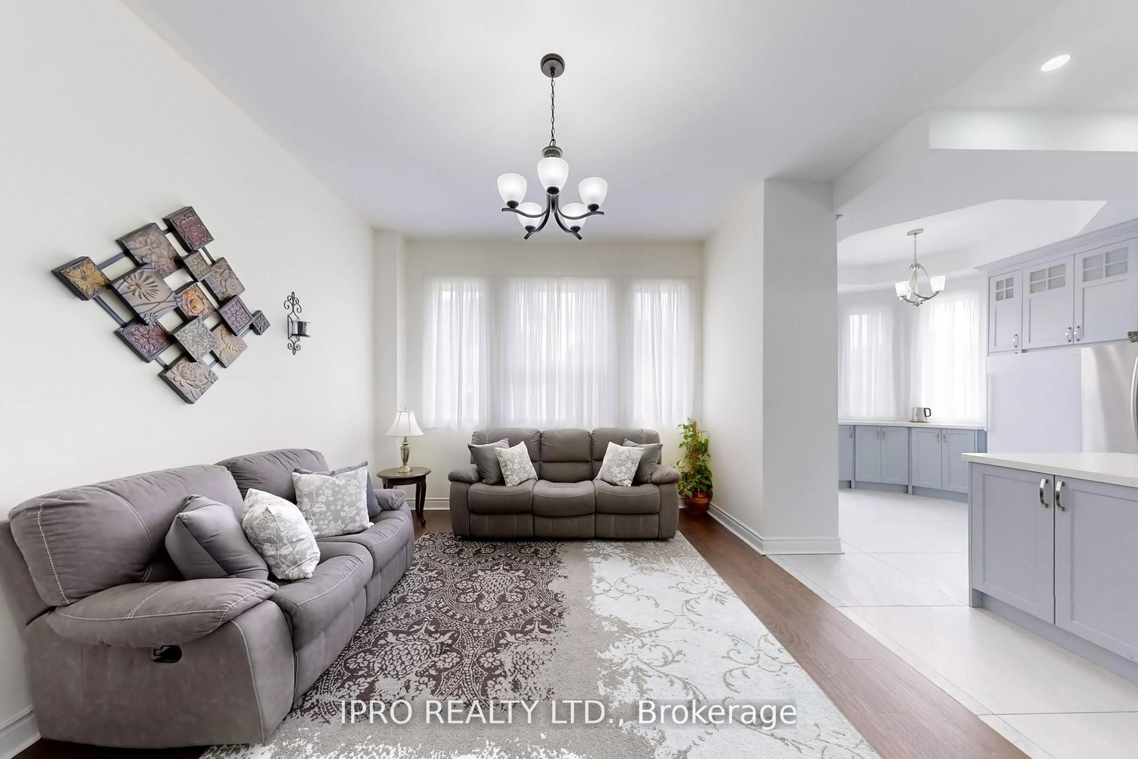 Living room with furniture, unknown for 4 Copperstone Cres, Richmond Hill Ontario L4S 2C4
