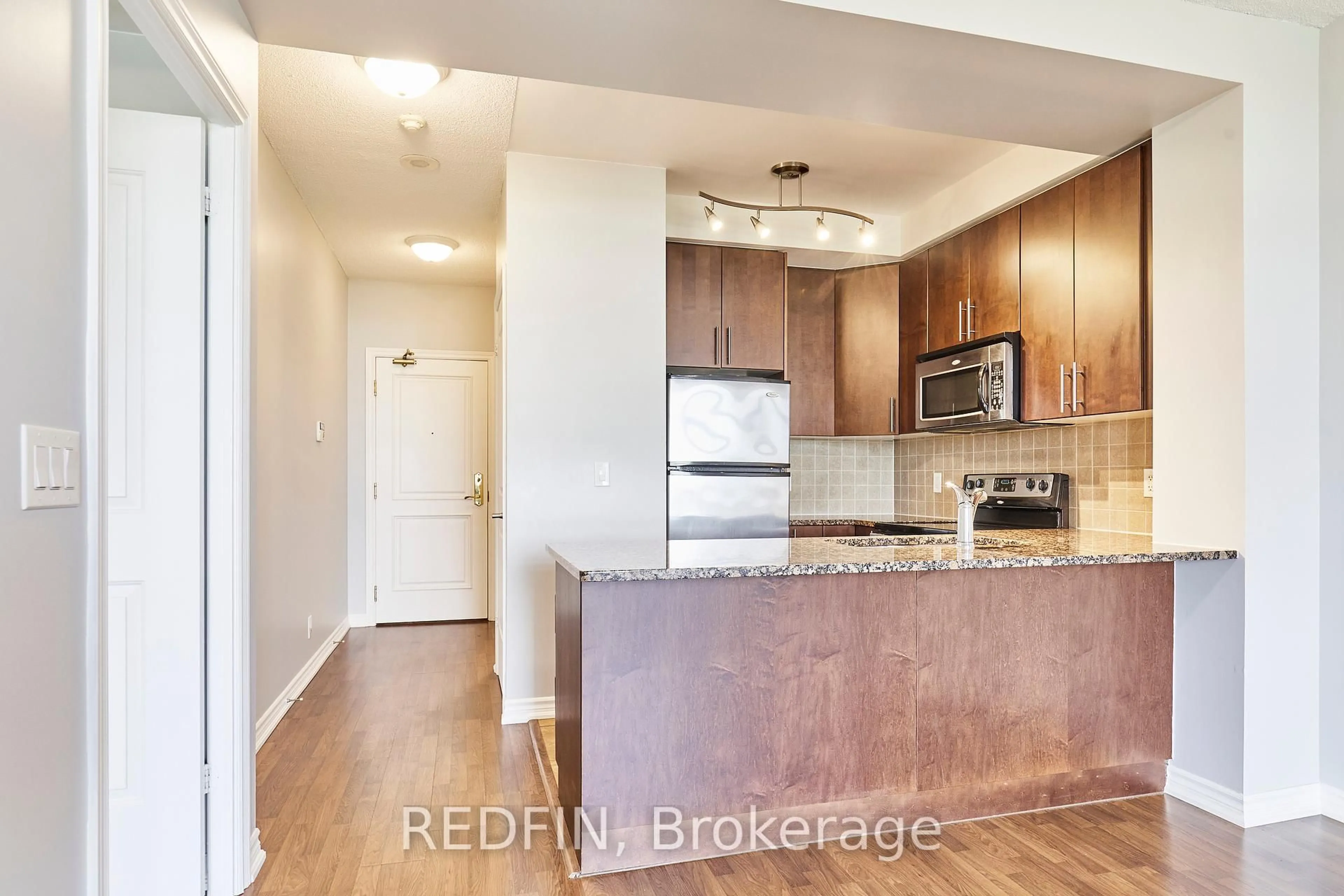 Standard kitchen, unknown for 9235 Jane St #1016, Vaughan Ontario L6A 0J8
