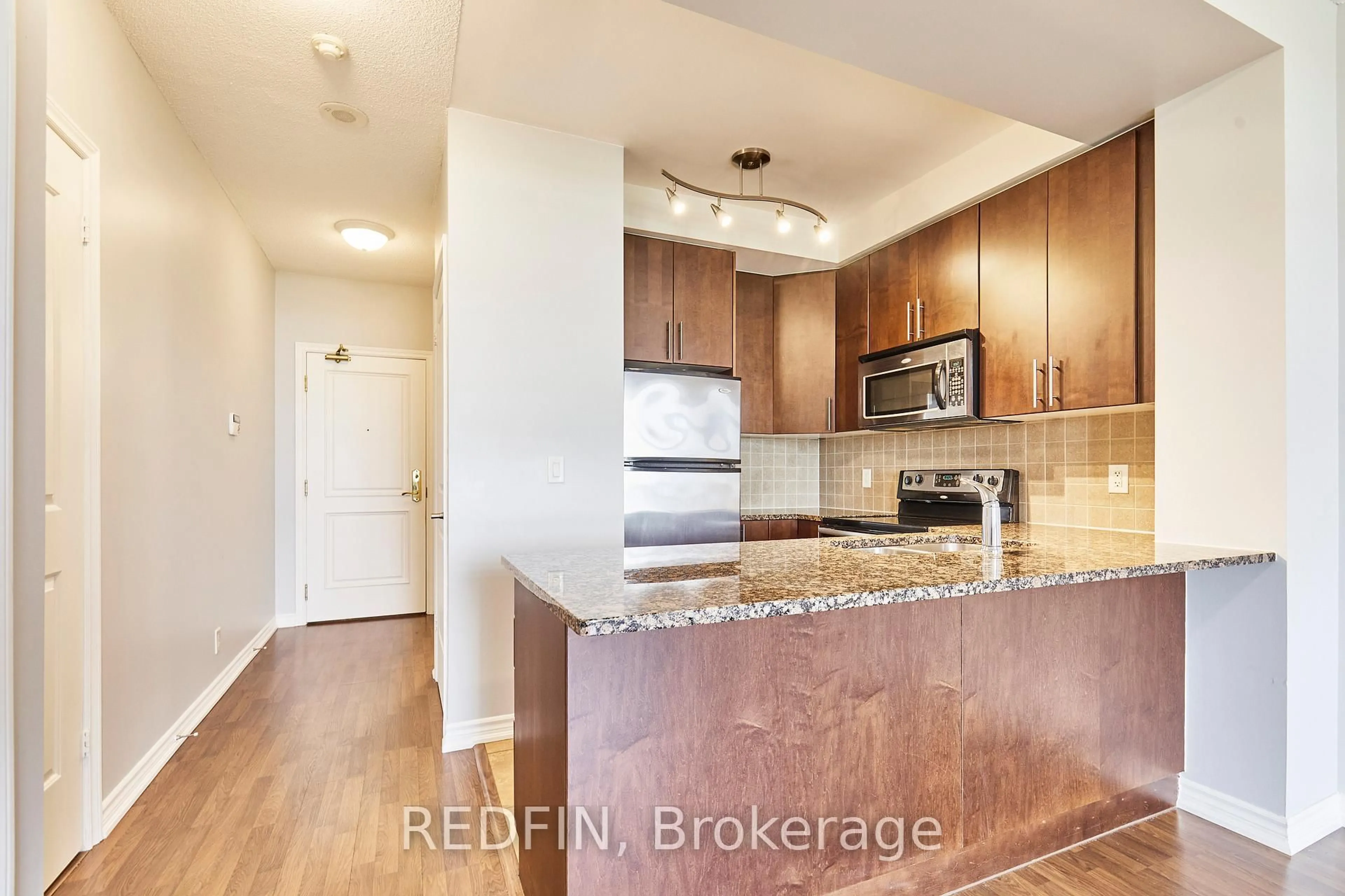 Standard kitchen, unknown for 9235 Jane St #1016, Vaughan Ontario L6A 0J8
