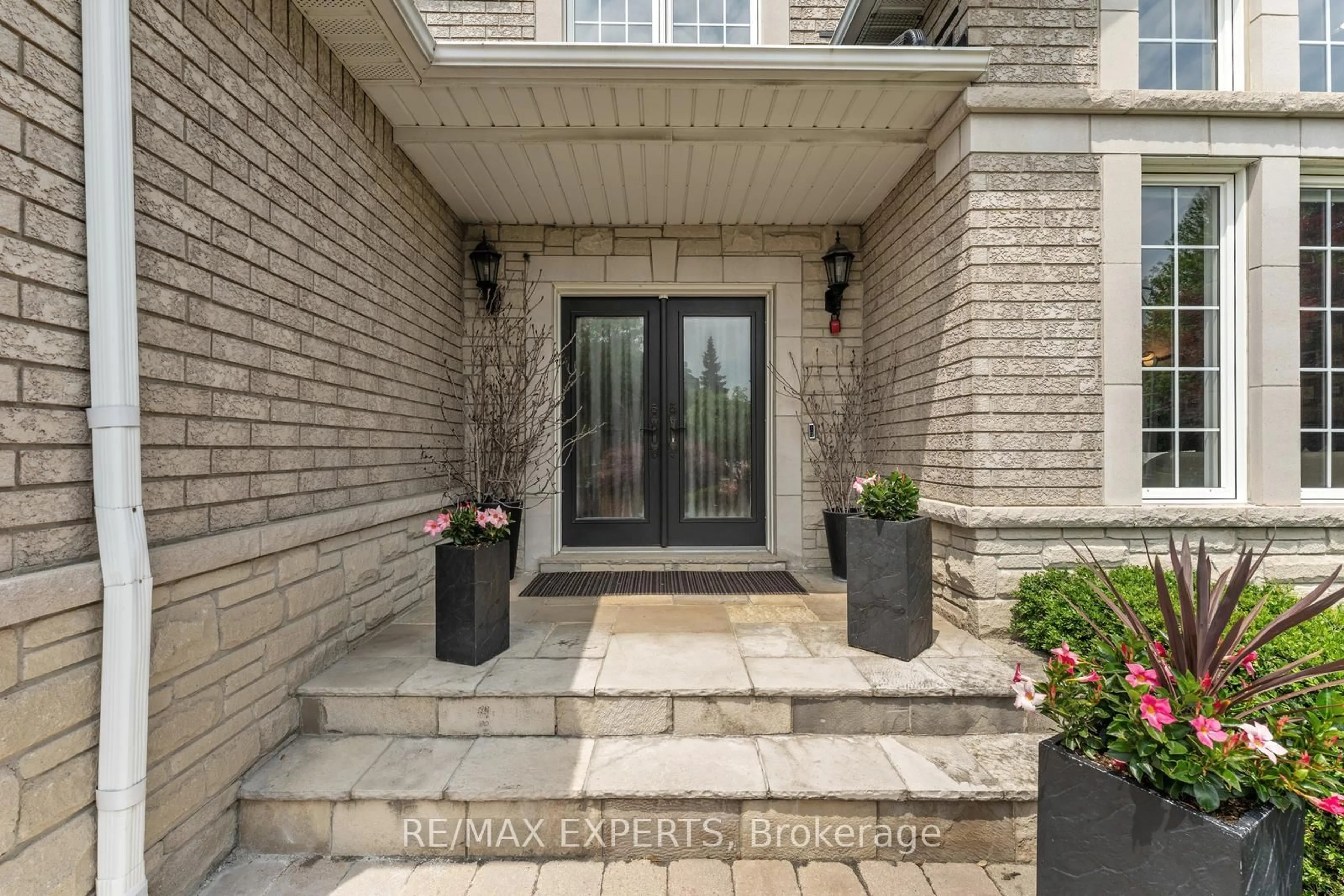 Indoor entryway for 136 Village Green Dr, Vaughan Ontario L4L 9G9