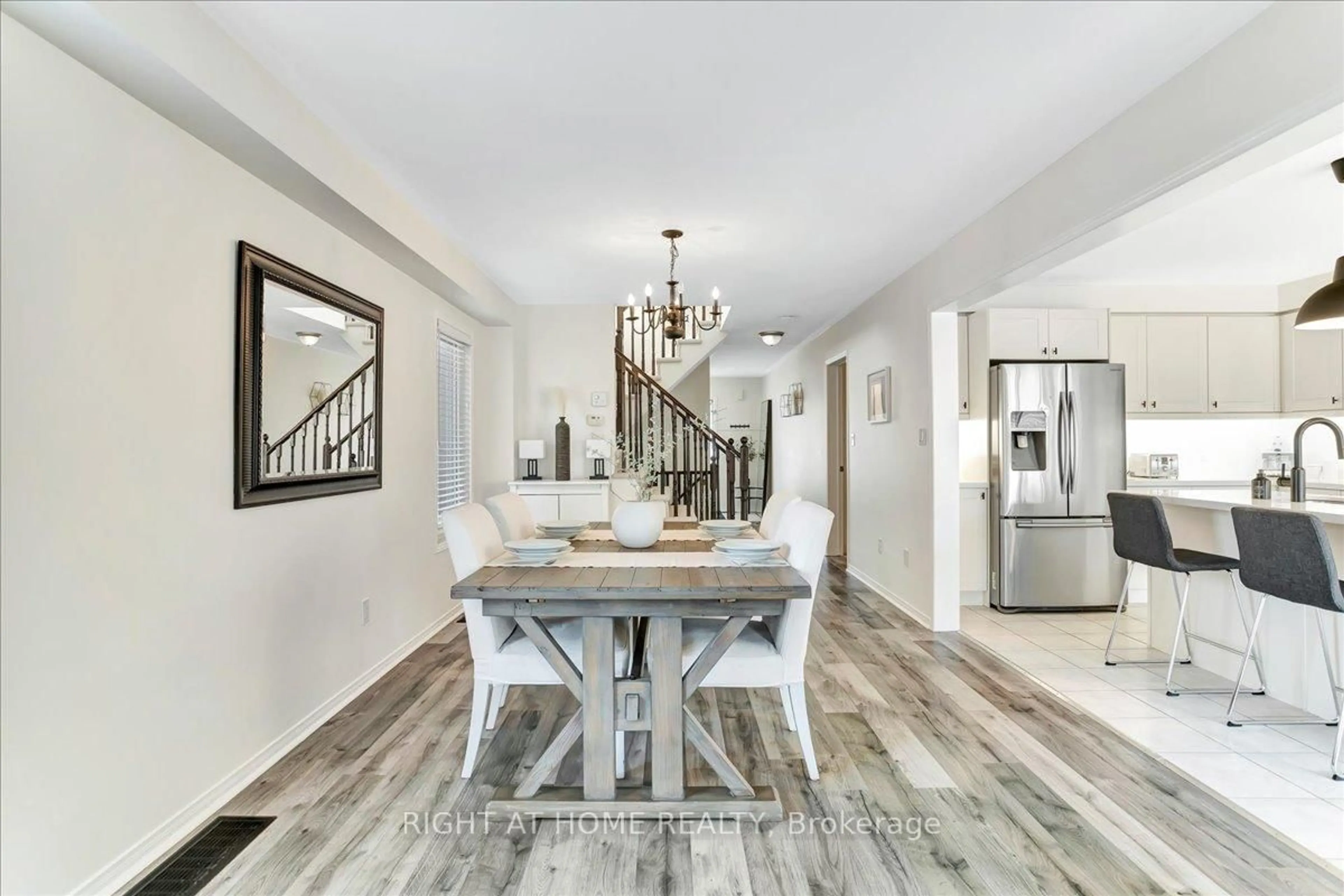 Dining room, unknown for 10 Liberty Cres, Bradford West Gwillimbury Ontario L3Z 0P4