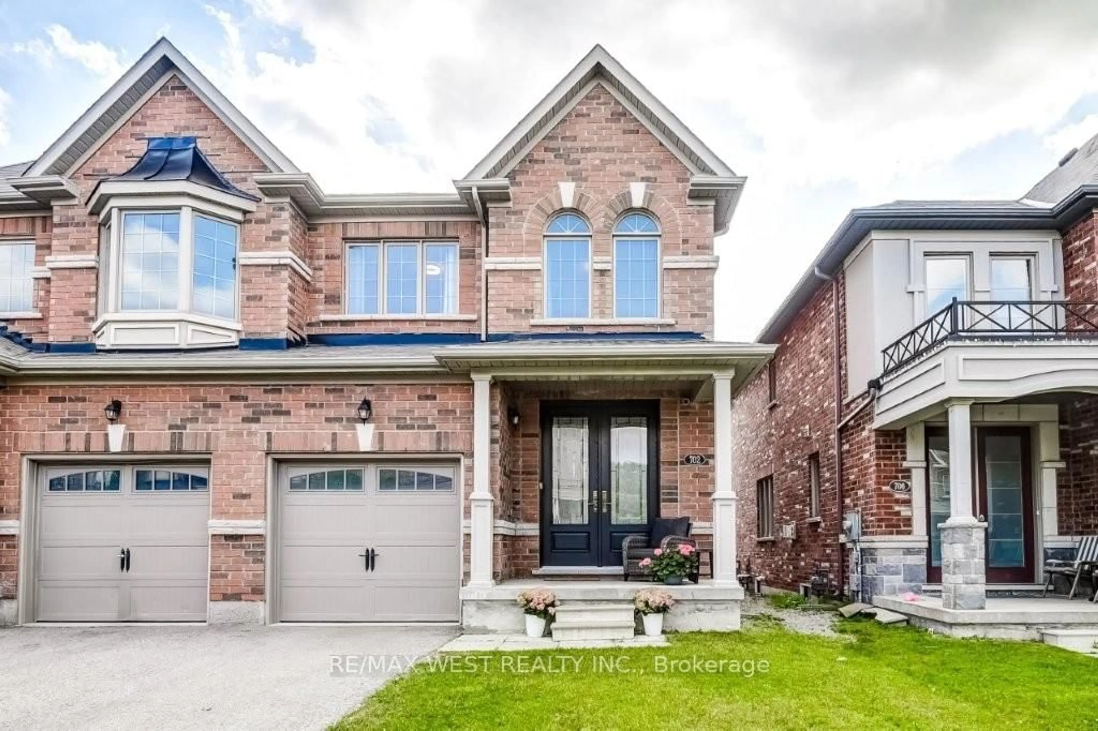 Home with brick exterior material, street for 702 Yarfield Cres, Newmarket Ontario L3X 0H4