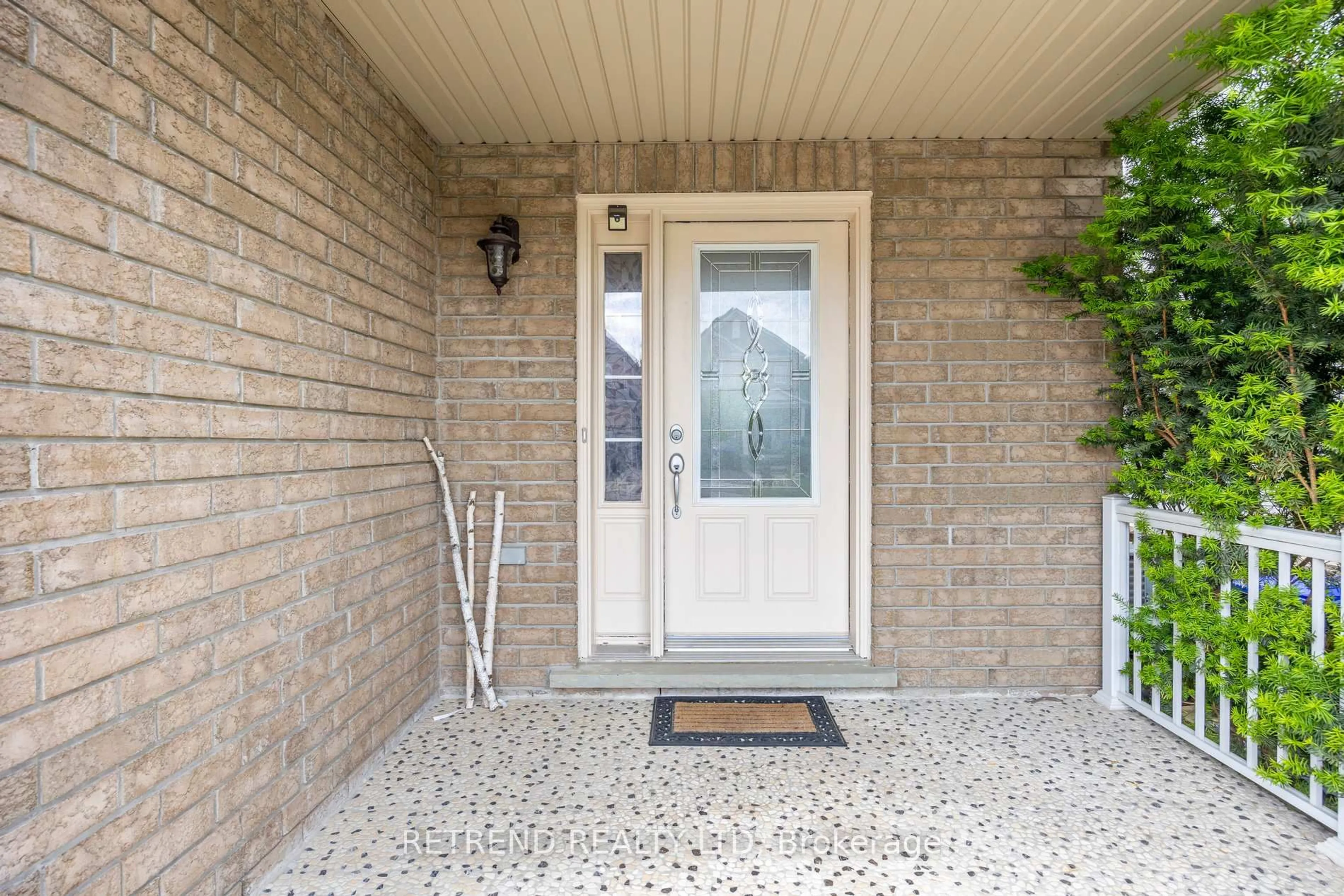 Indoor entryway for 26 Booth St, Bradford West Gwillimbury Ontario L3Z 0A3
