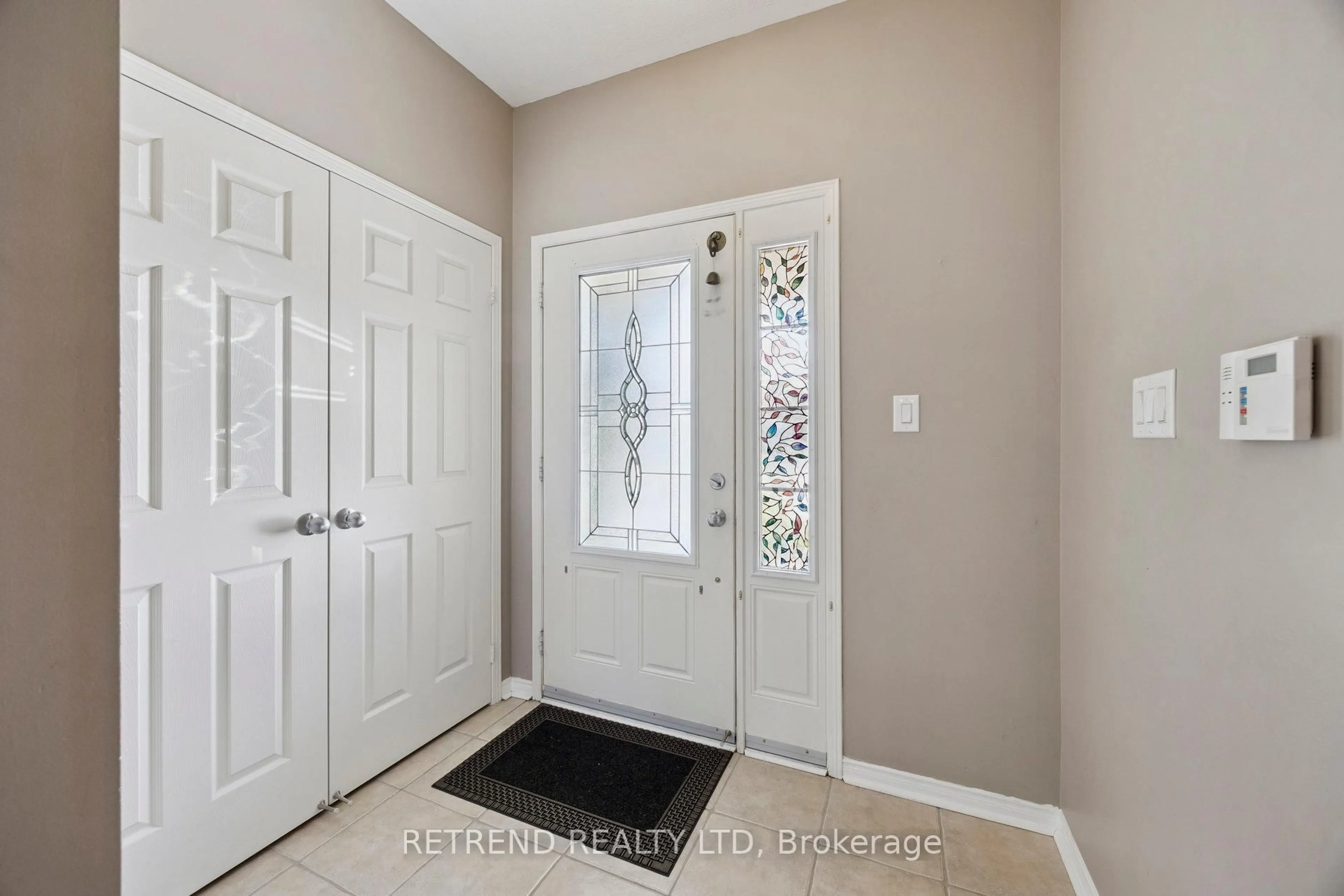 Indoor entryway for 26 Booth St, Bradford West Gwillimbury Ontario L3Z 0A3