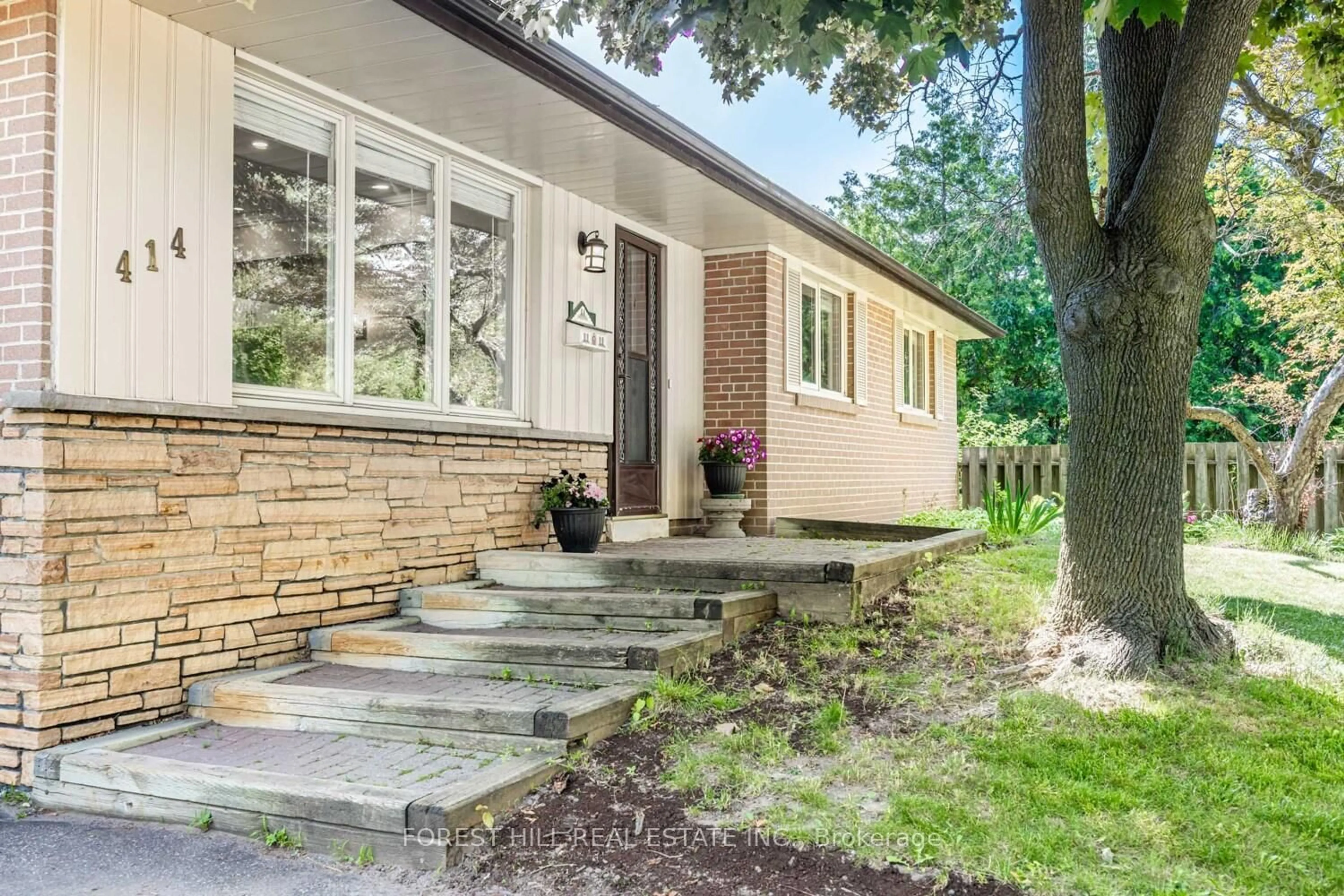 Home with brick exterior material, street for 414 Alper St, Richmond Hill Ontario L4C 2Z4