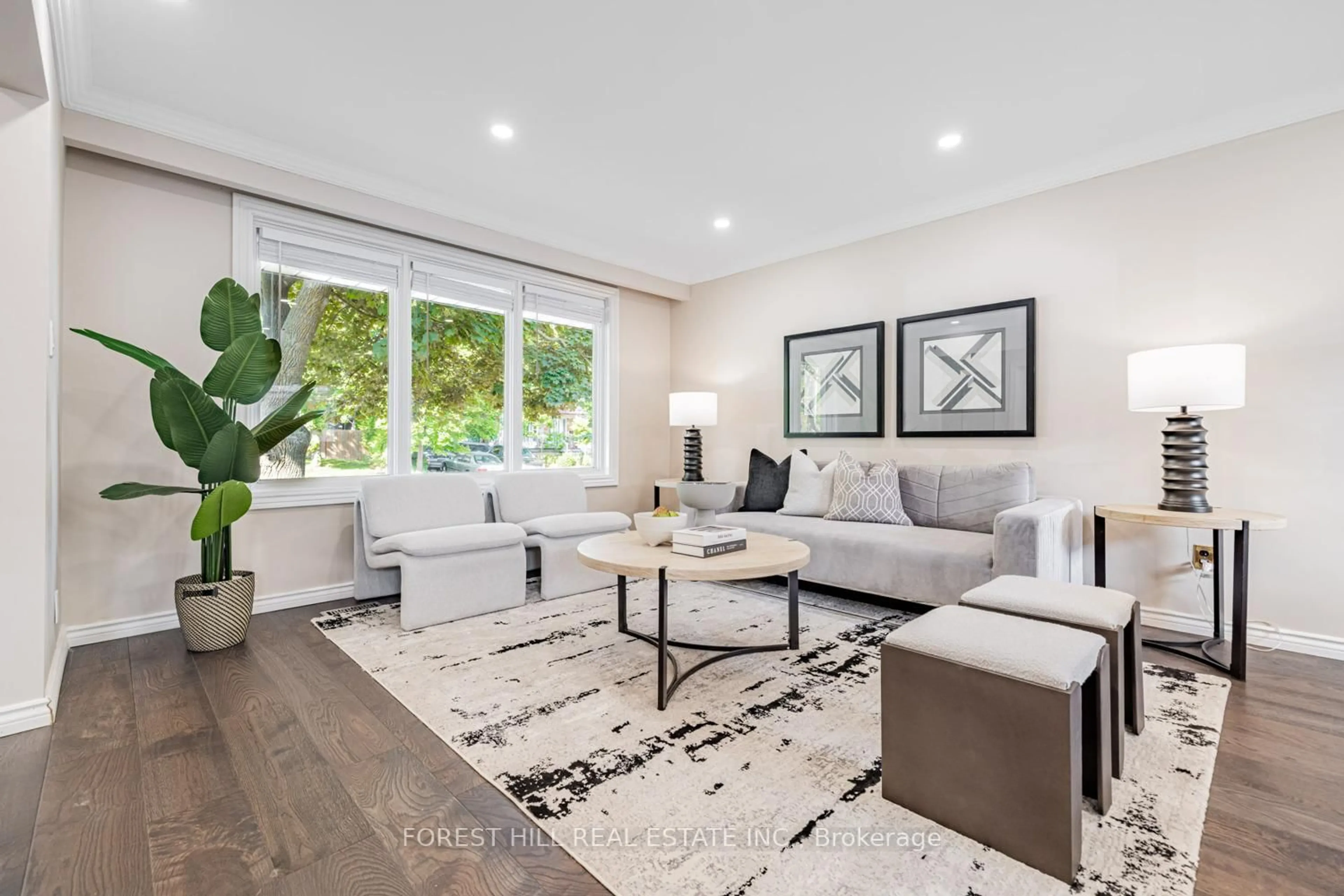 Living room with furniture, unknown for 414 Alper St, Richmond Hill Ontario L4C 2Z4