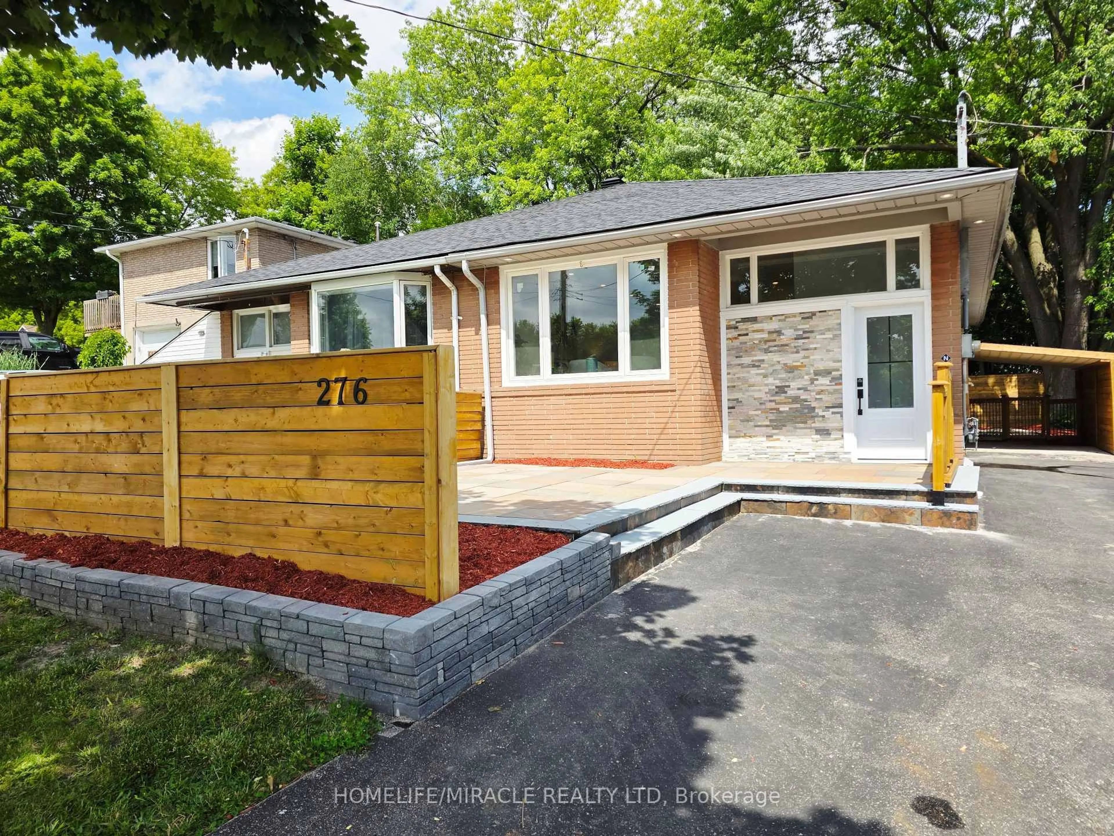 Home with brick exterior material, street for 276 Penn Ave, Newmarket Ontario L3Y 2S6