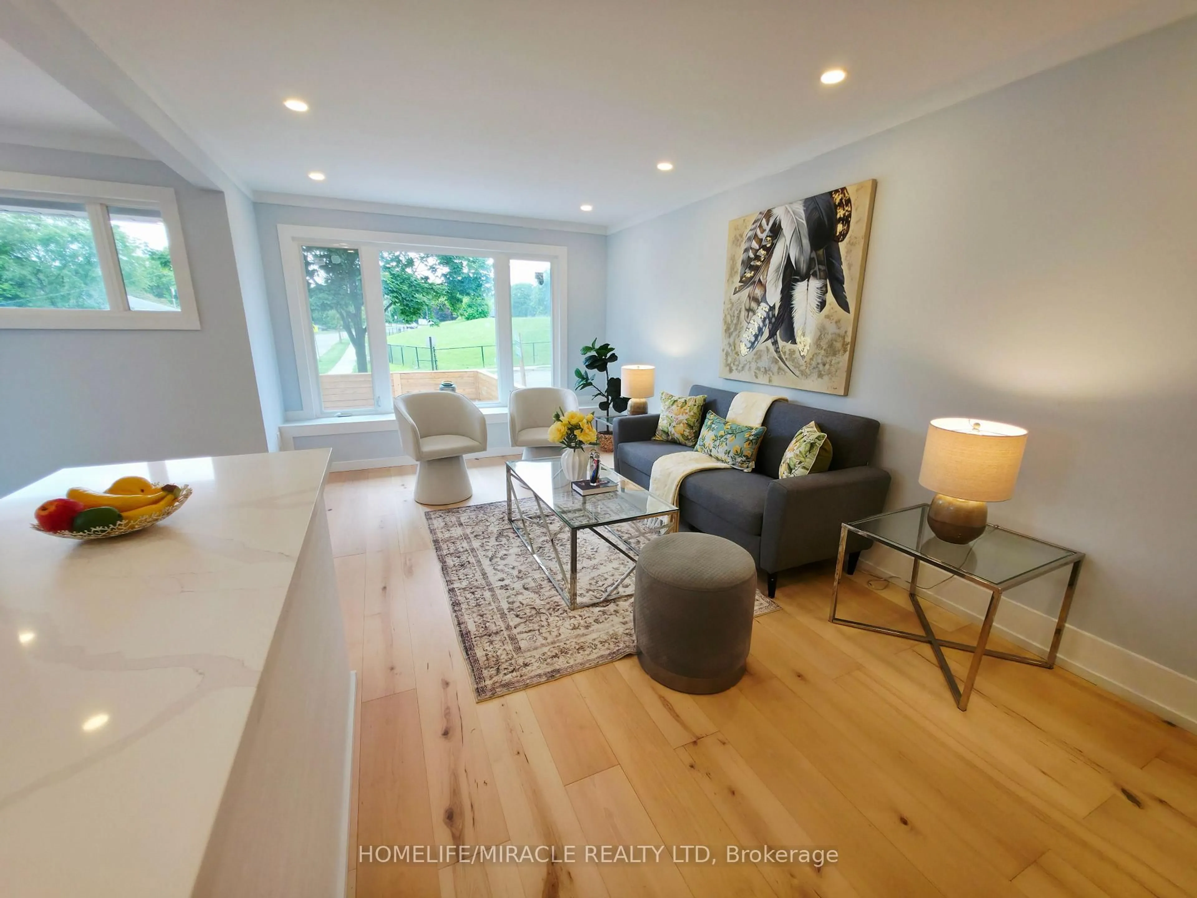 Living room with furniture, unknown for 276 Penn Ave, Newmarket Ontario L3Y 2S6