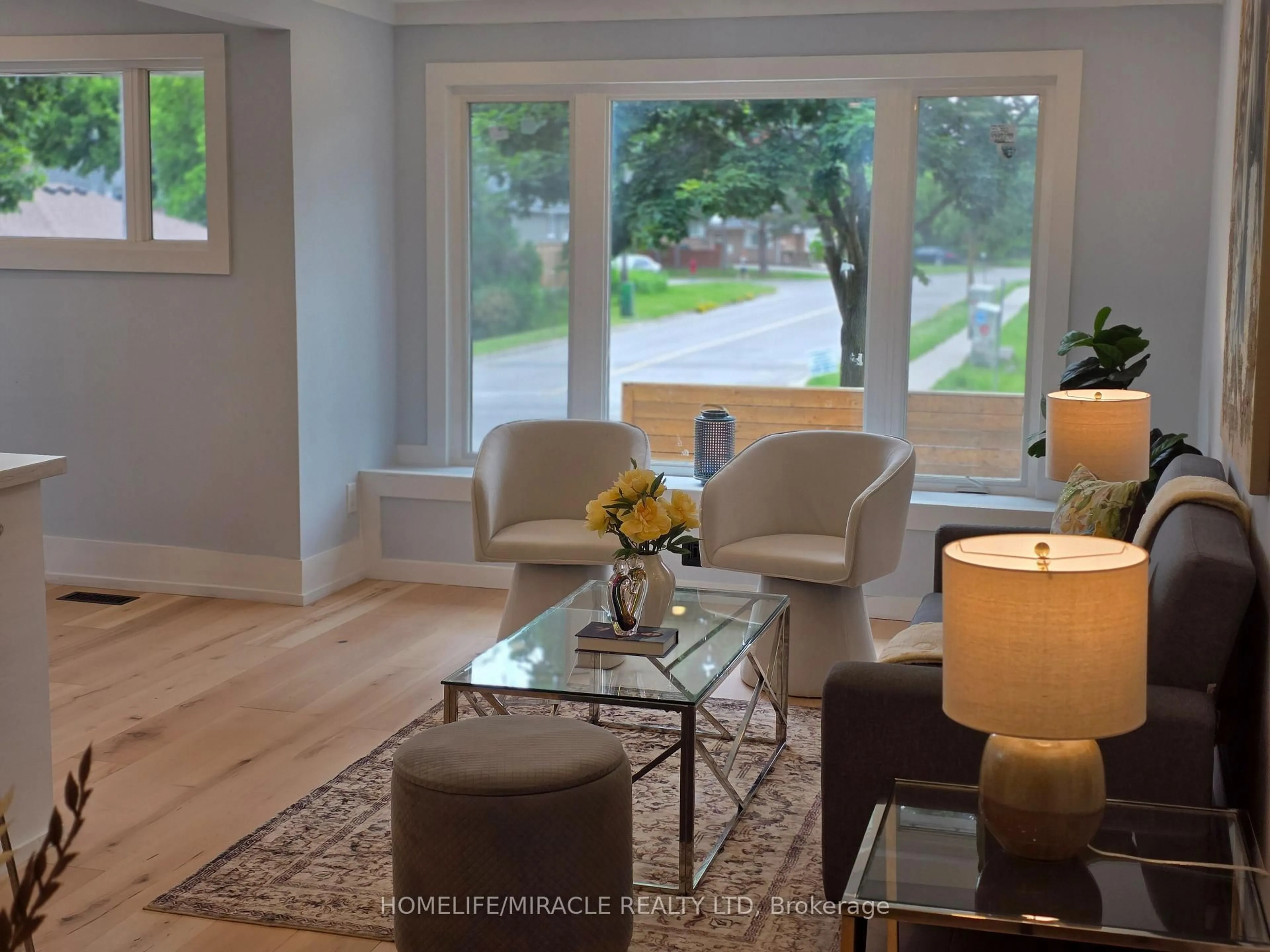 Living room with furniture, wood/laminate floor for 276 Penn Ave, Newmarket Ontario L3Y 2S6