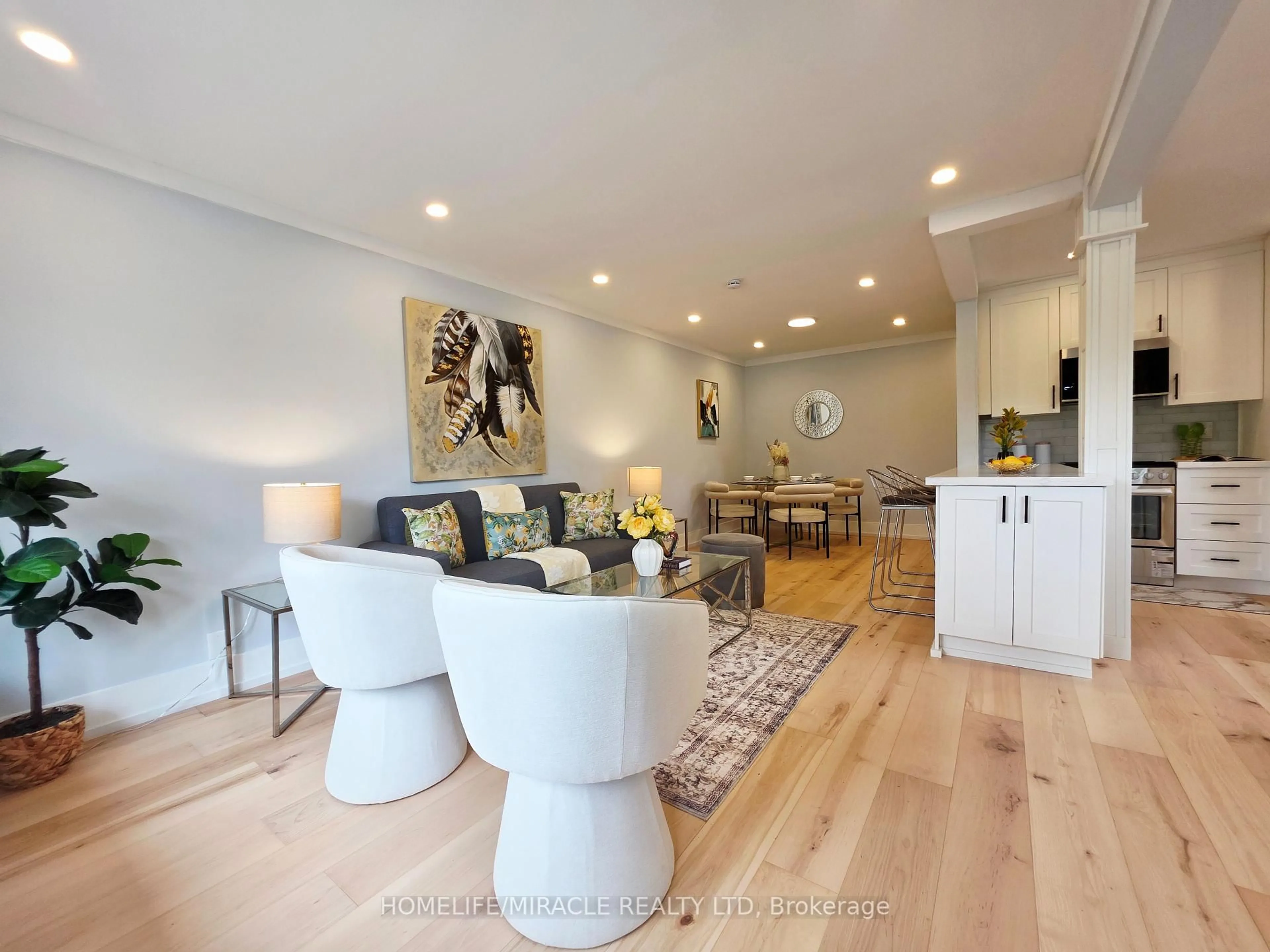 Living room with furniture, wood/laminate floor for 276 Penn Ave, Newmarket Ontario L3Y 2S6