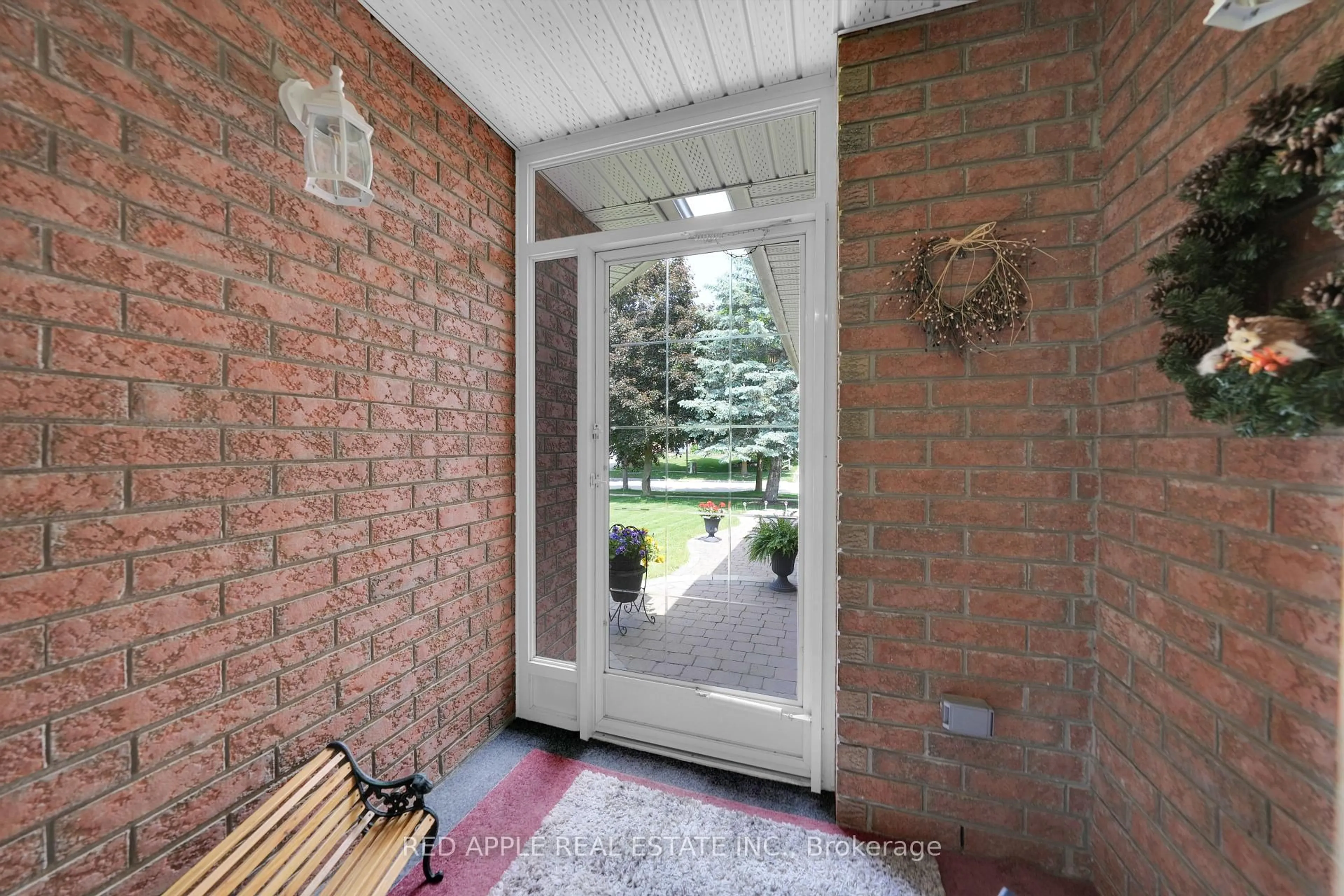 Unknown for 18 Stonehill Blvd, East Gwillimbury Ontario L9N 1C9