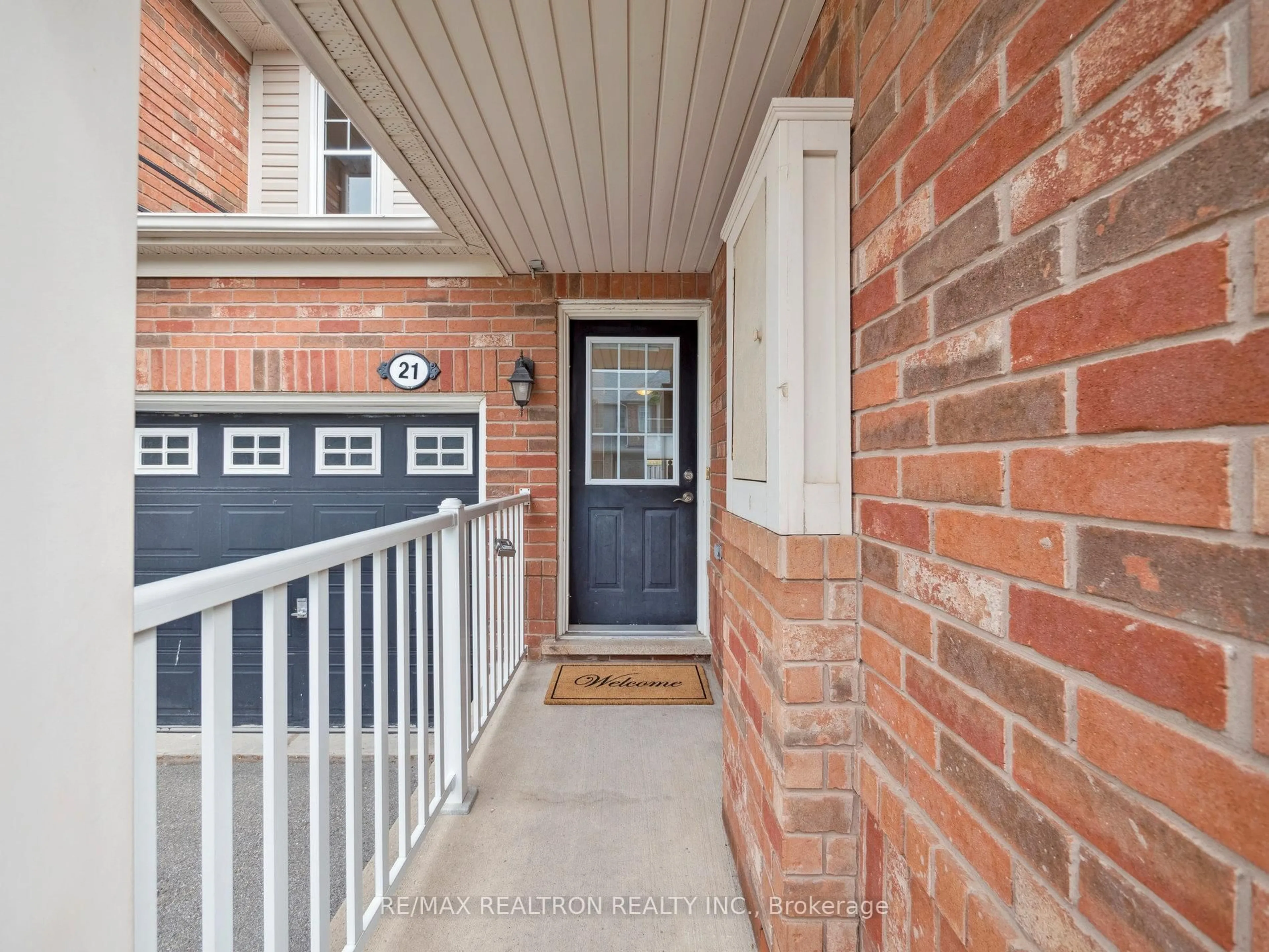 Indoor entryway for 21 Dougherty Cres, Whitchurch-Stouffville Ontario L4A 0A1