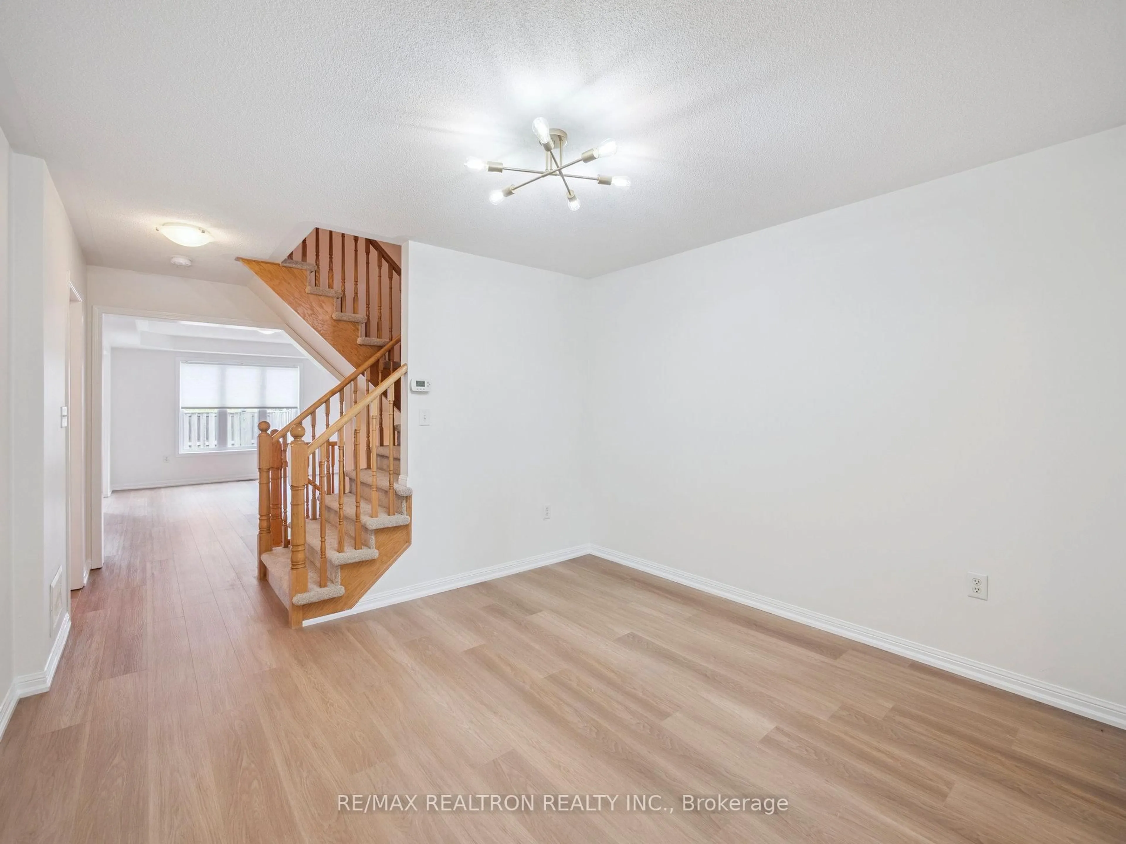 Unknown for 21 Dougherty Cres, Whitchurch-Stouffville Ontario L4A 0A1