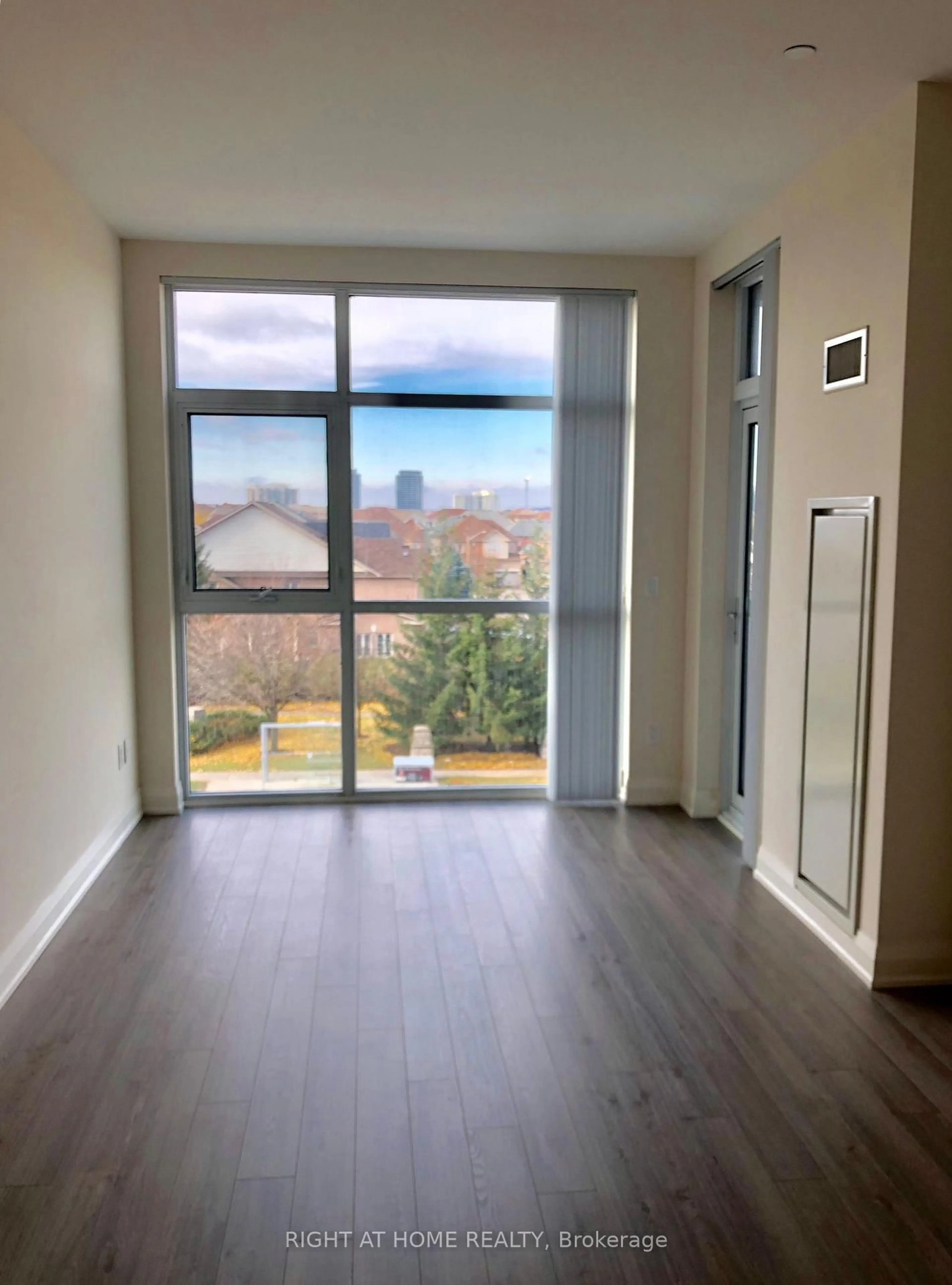 A pic of a room for 8763 Bayview Ave #326, Richmond Hill Ontario L4B 3V1