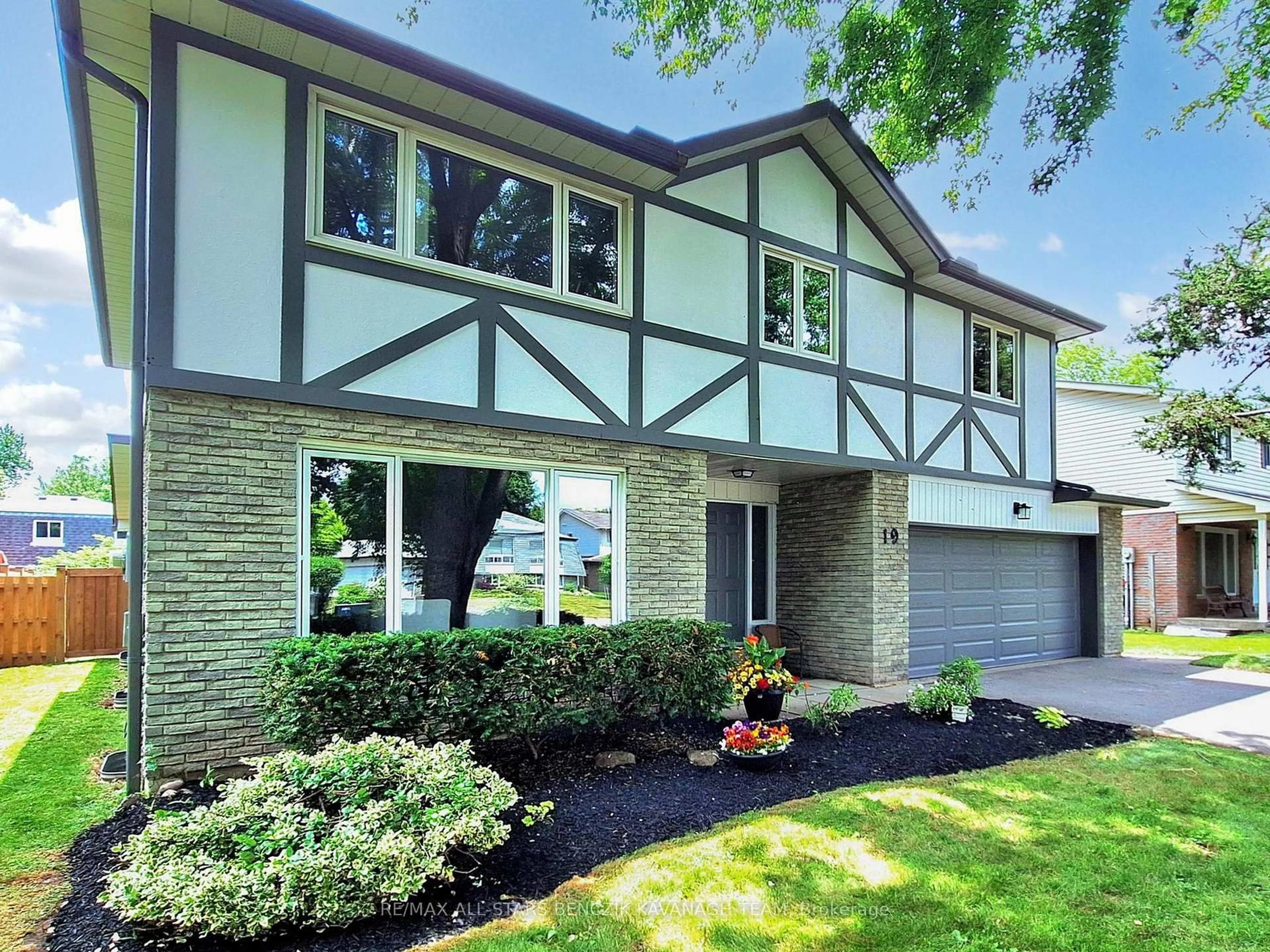Home with brick exterior material, street for 19 Elm Lea St, Markham Ontario L3P 3M8