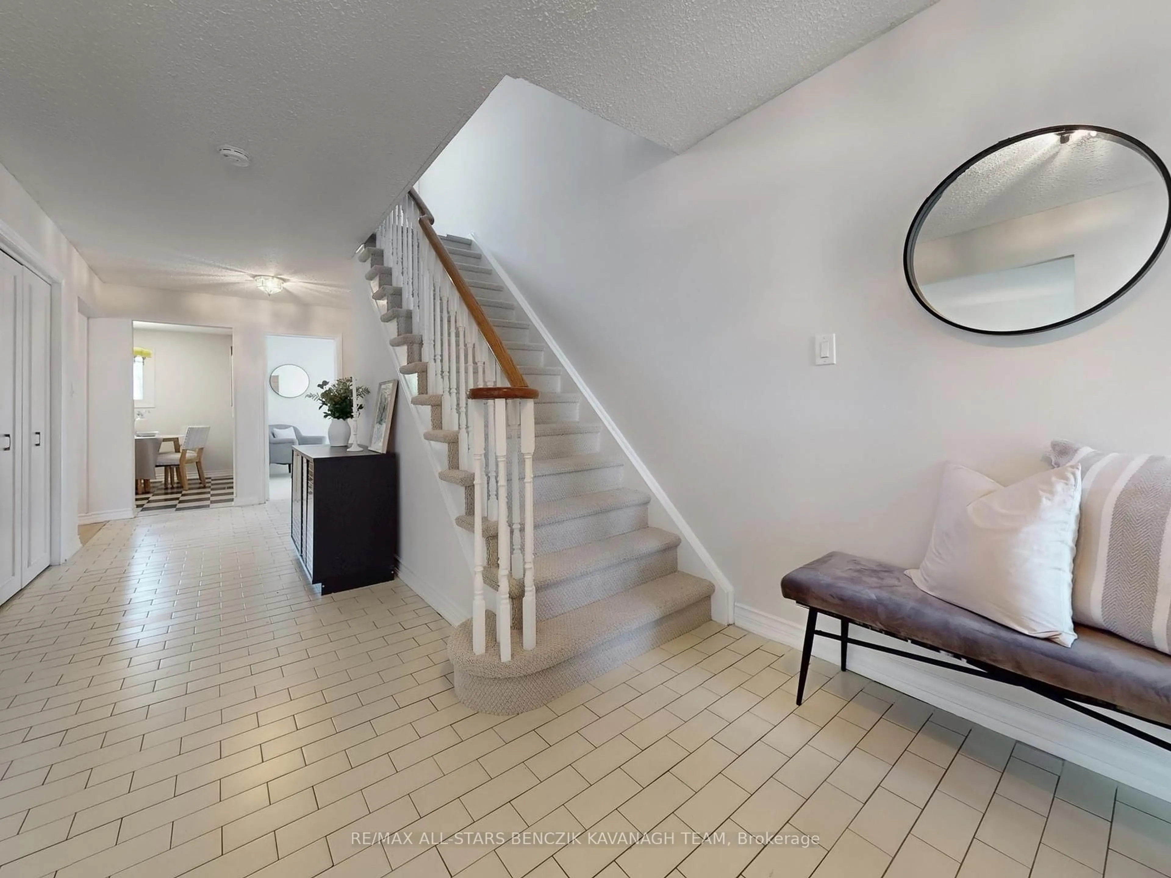 Indoor foyer for 19 Elm Lea St, Markham Ontario L3P 3M8