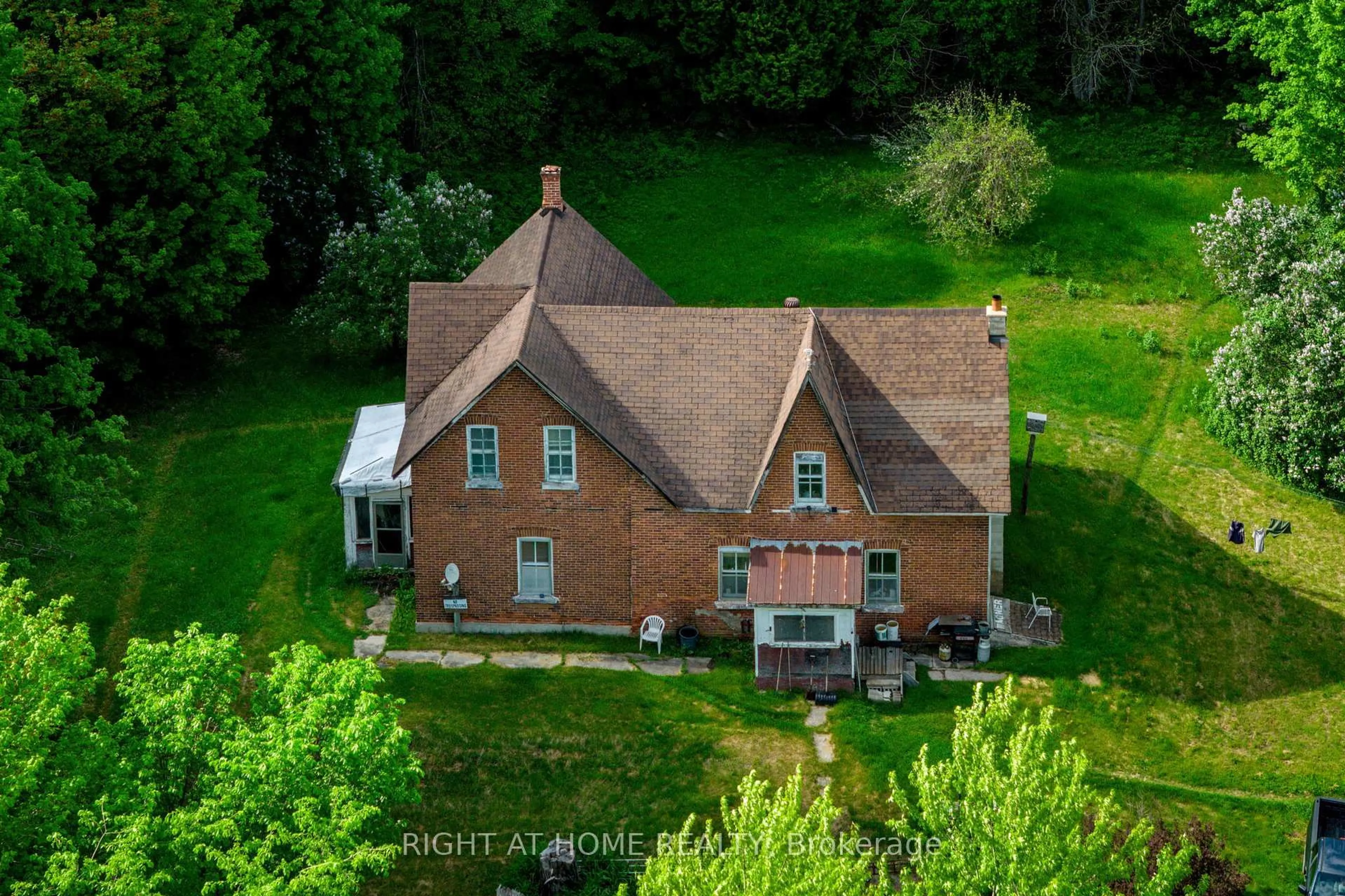 A pic from outside/outdoor area/front of a property/back of a property/a pic from drone, unknown for 8137 4TH Line, Essa Ontario L3W 0S5