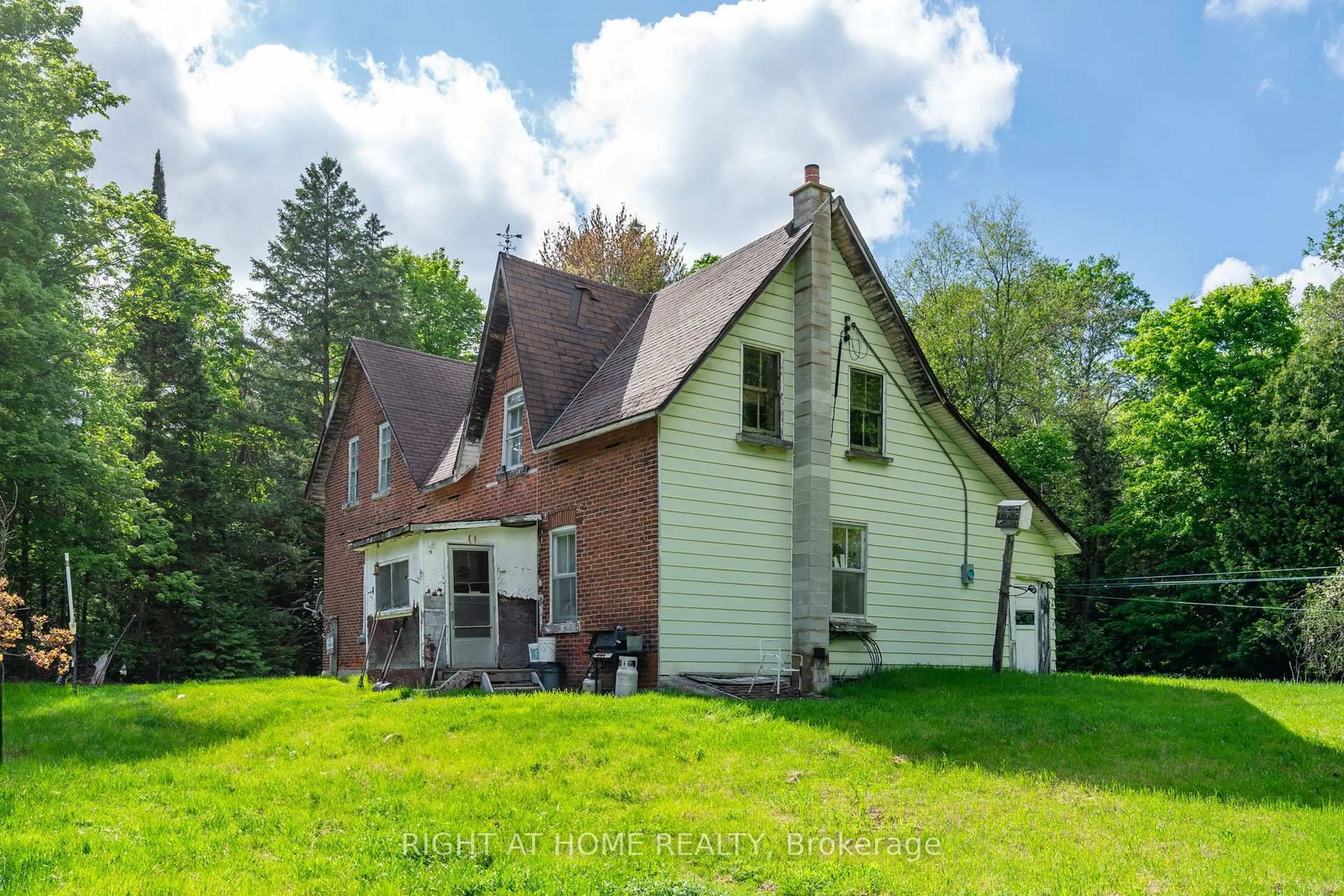 A pic from outside/outdoor area/front of a property/back of a property/a pic from drone, street for 8137 4TH Line, Essa Ontario L3W 0S5