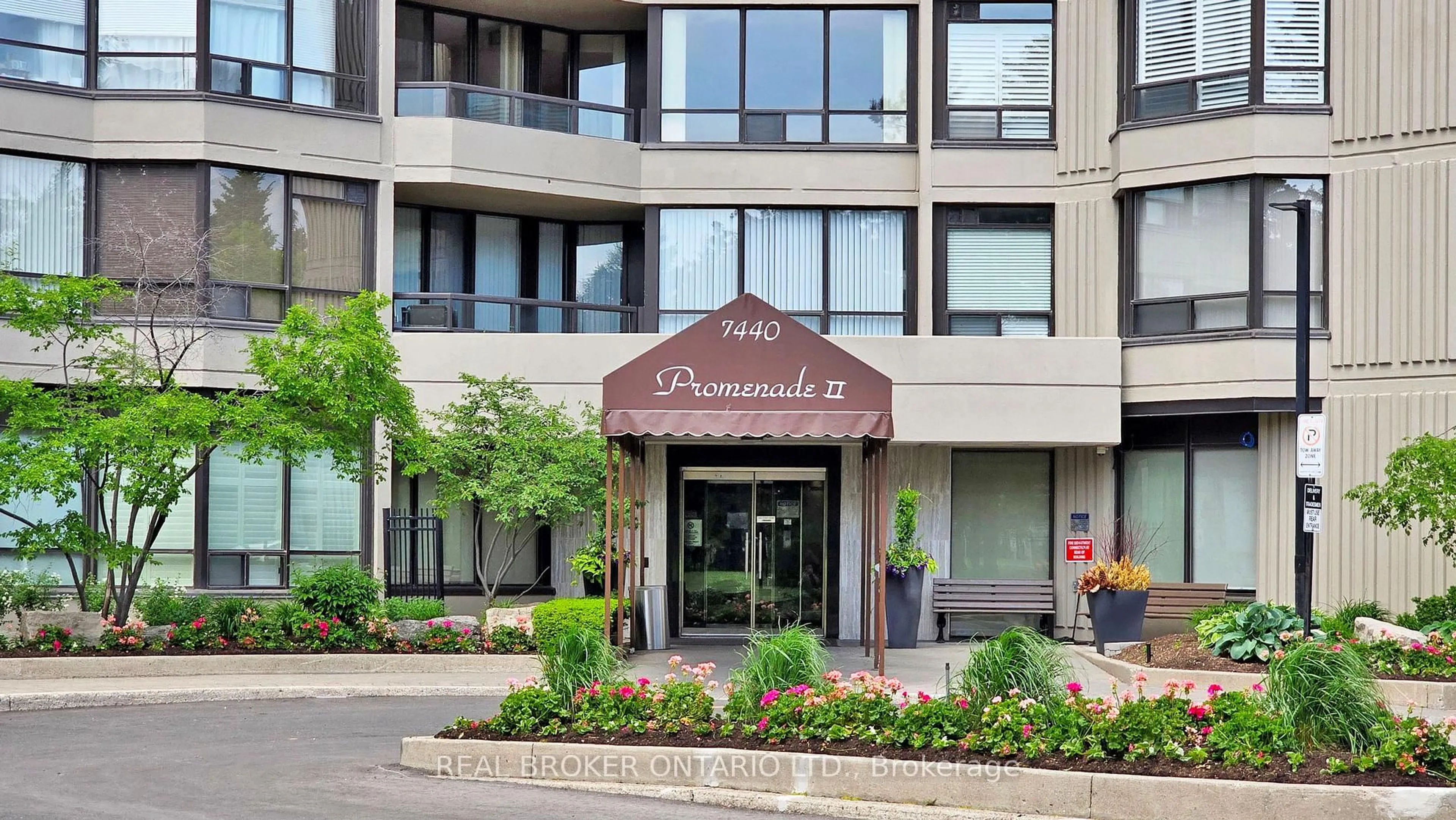 Indoor foyer for 7440 Bathurst St #1402, Vaughan Ontario L4J 7K8