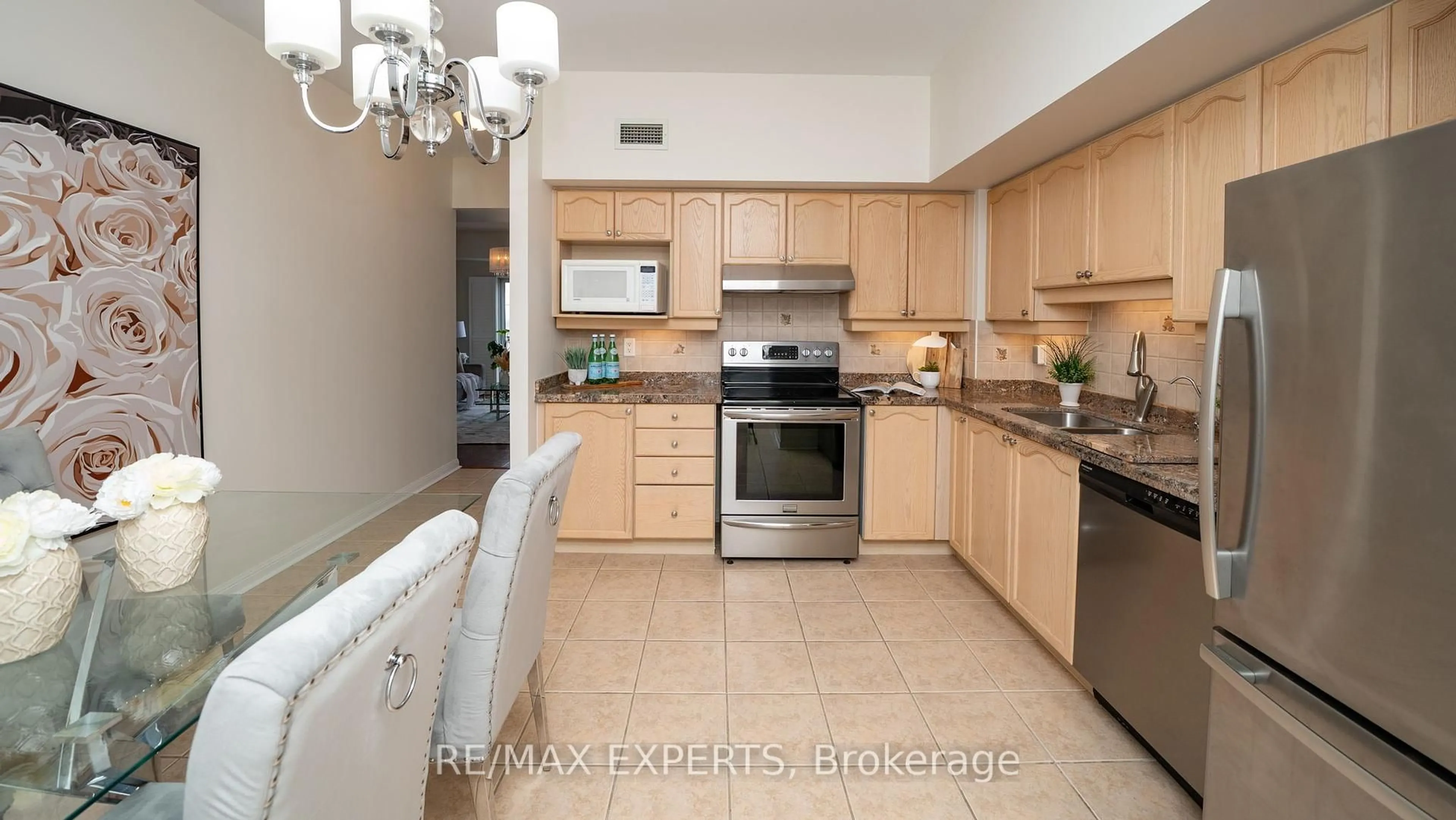 Open concept kitchen, ceramic/tile floor for 2500 Rutherford Rd #Unit 516, Vaughan Ontario L4K 5N7