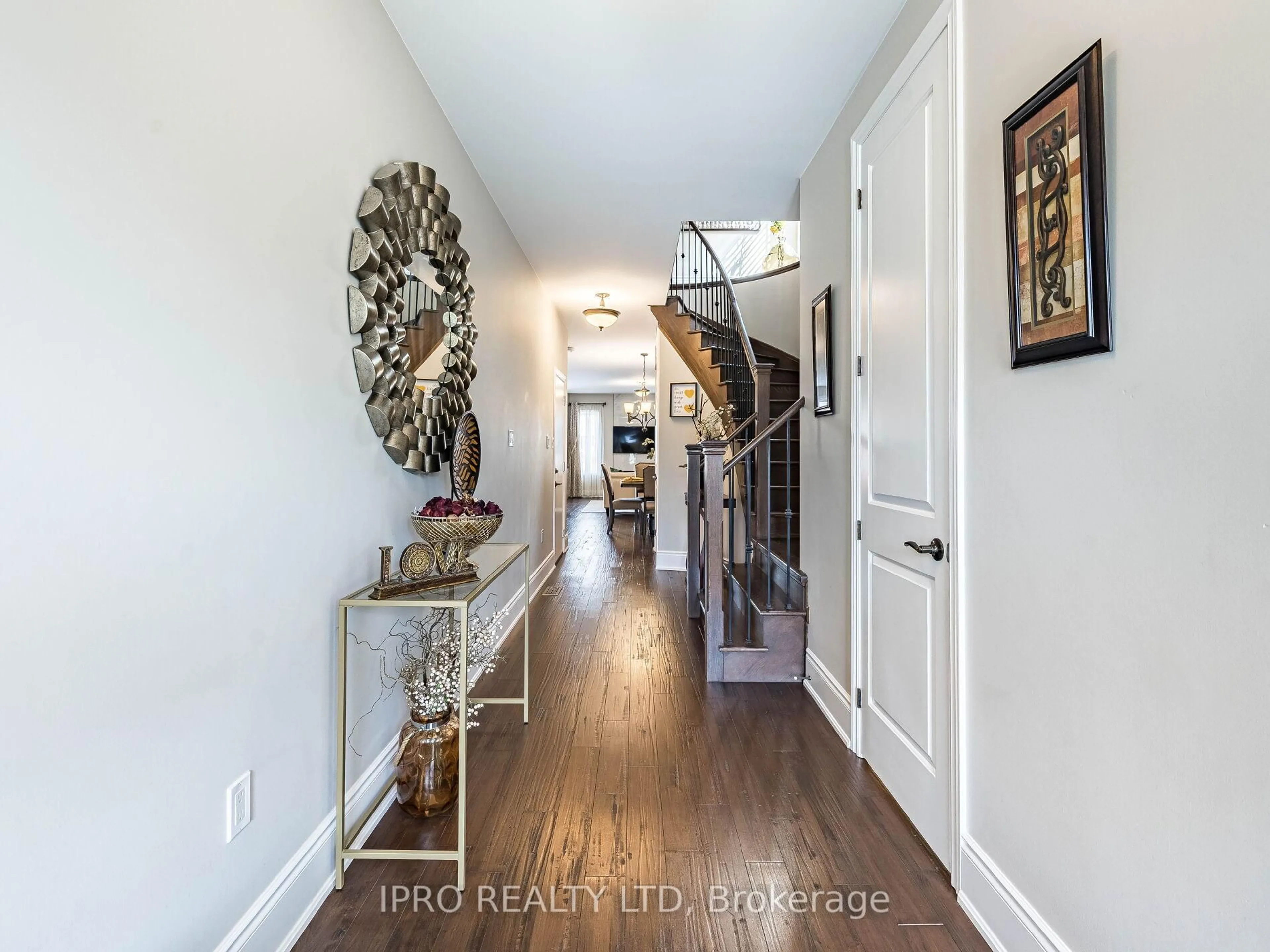 Indoor entryway for 74 Walker Blvd, New Tecumseth Ontario L9R 0N3
