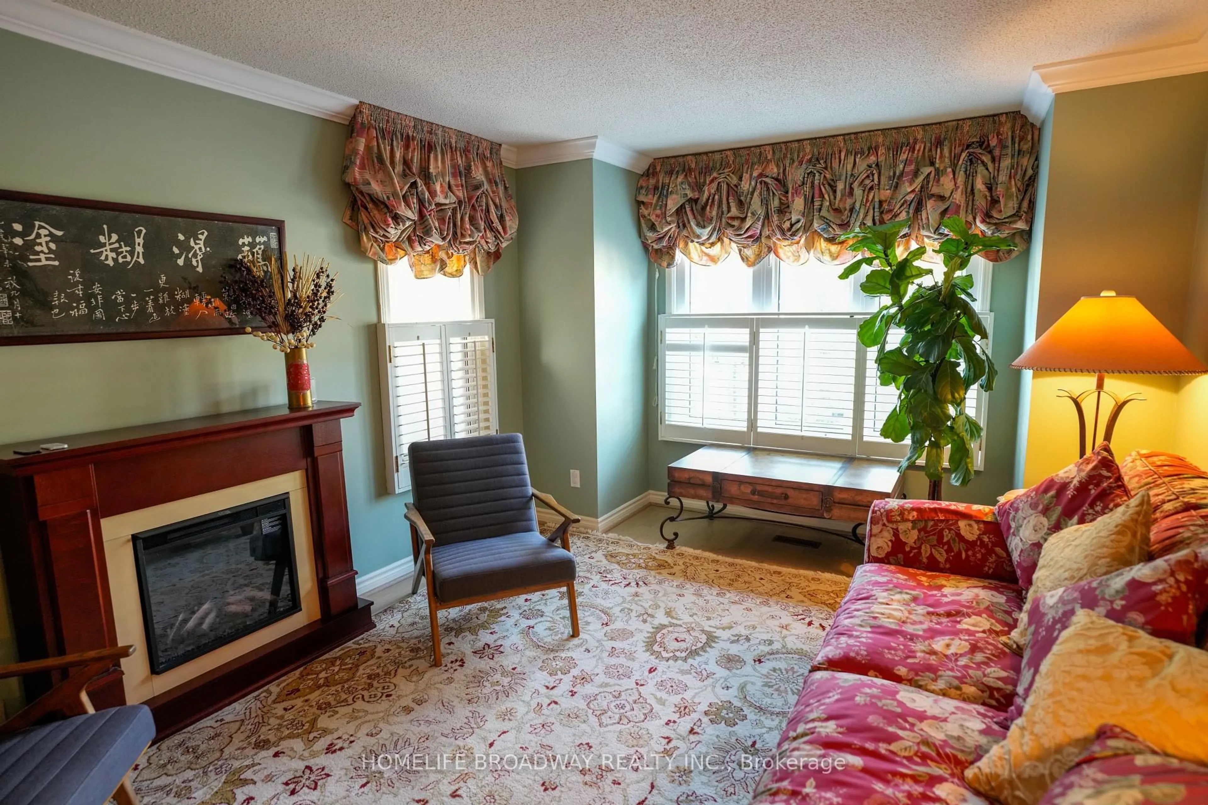 Living room with furniture, unknown for 176 Rosedale Heights Dr, Vaughan Ontario L4J 4W4