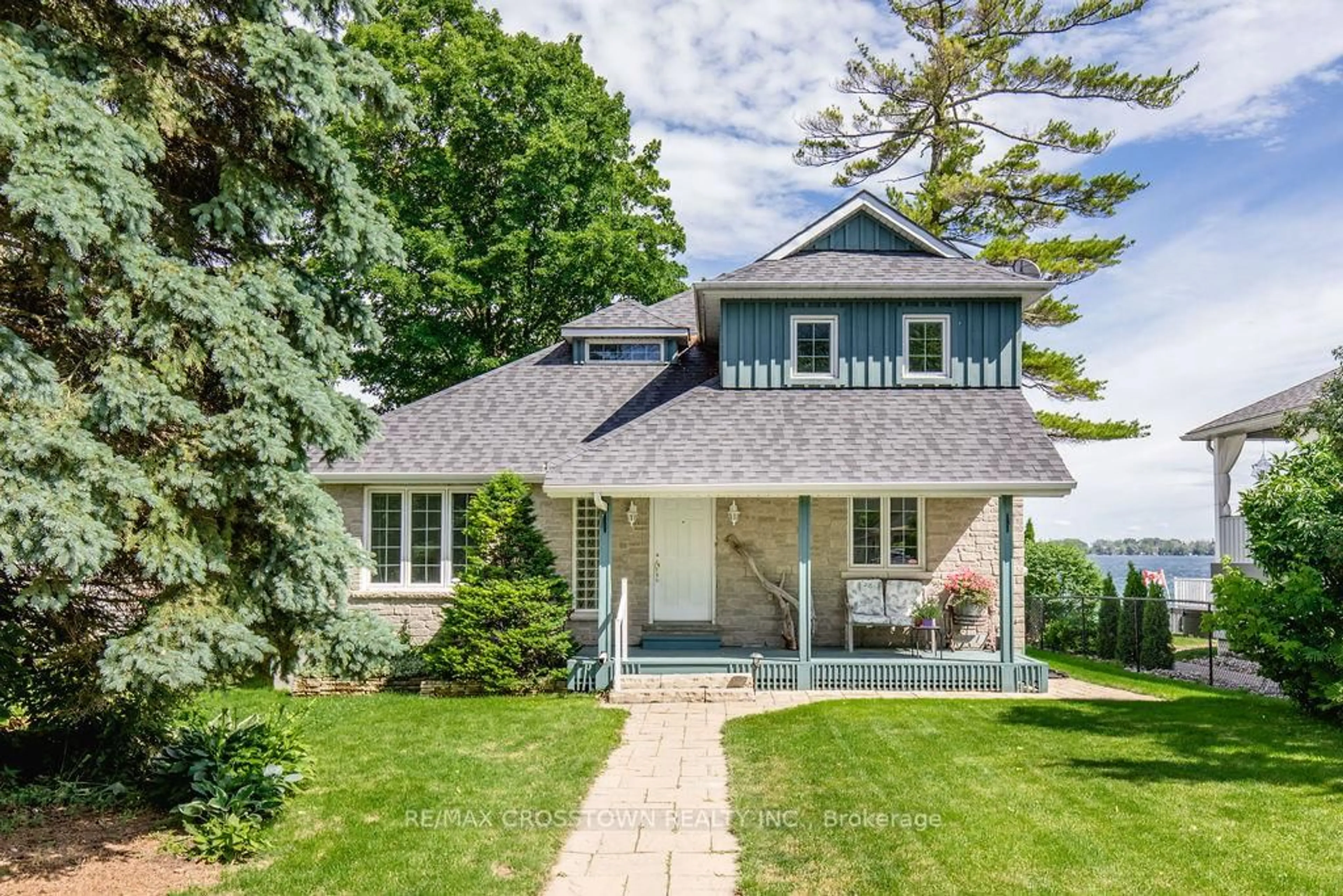 Home with vinyl exterior material, street for 665 Lakelands Ave, Innisfil Ontario L9S 4E5