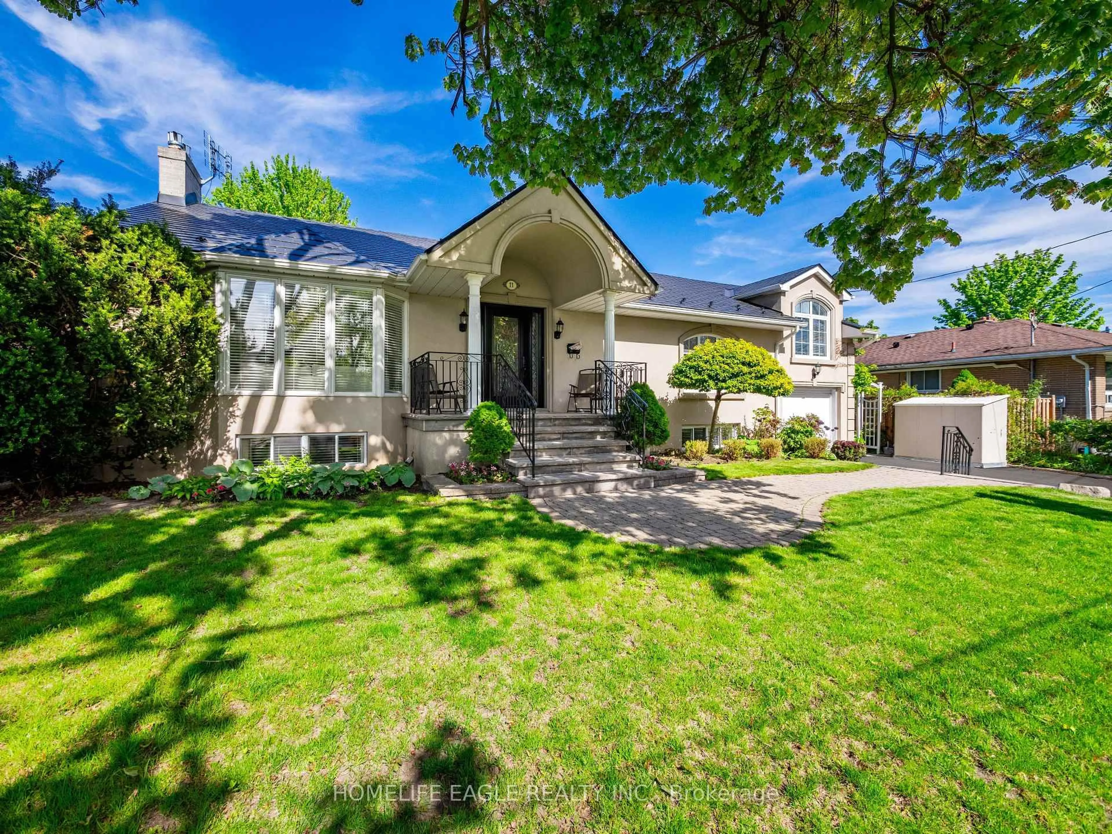Home with vinyl exterior material, street for 11 Knollside Dr, Richmond Hill Ontario L4C 4W7