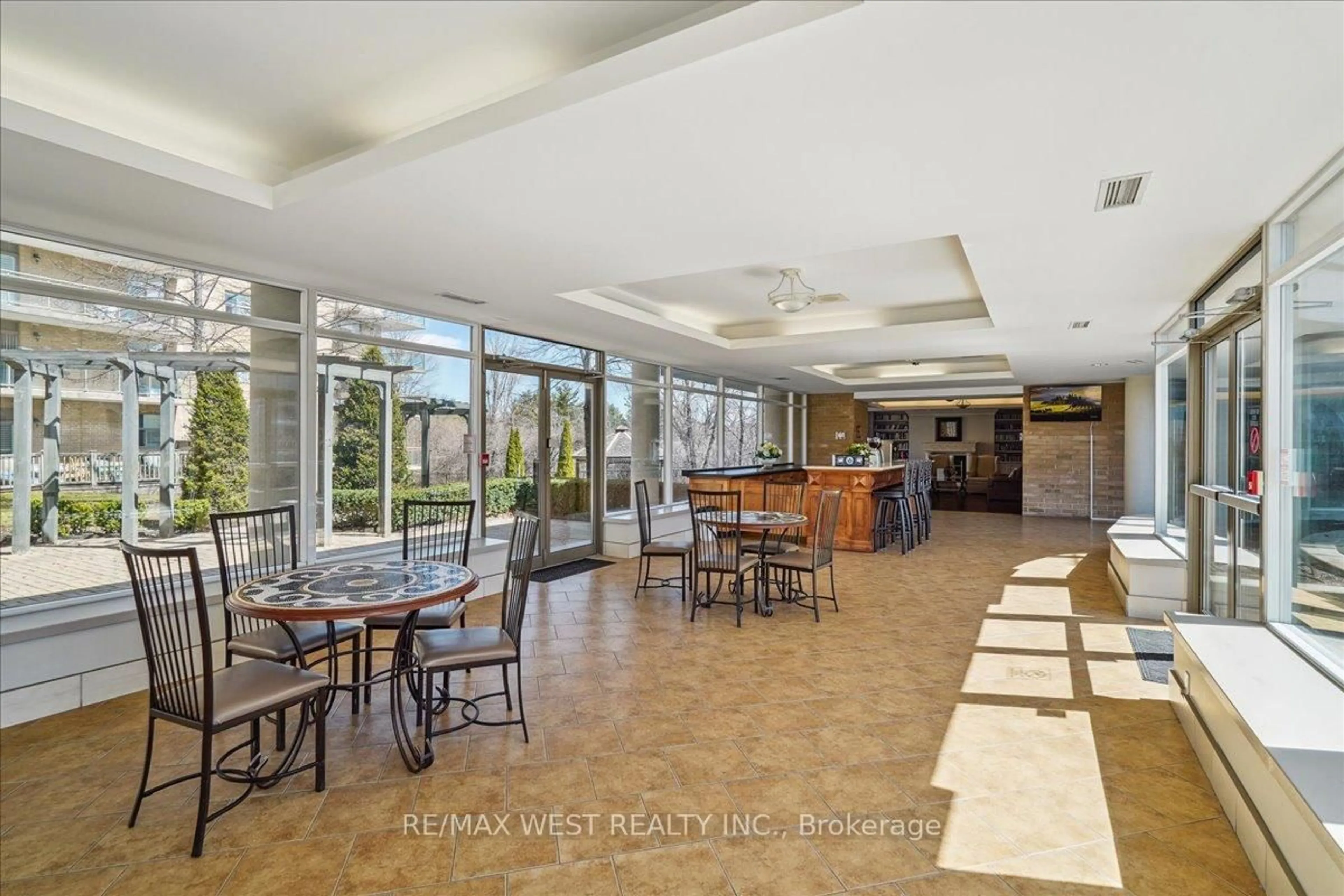 Unknown for 2502 Rutherford Rd #520, Vaughan Ontario L4K 5N6