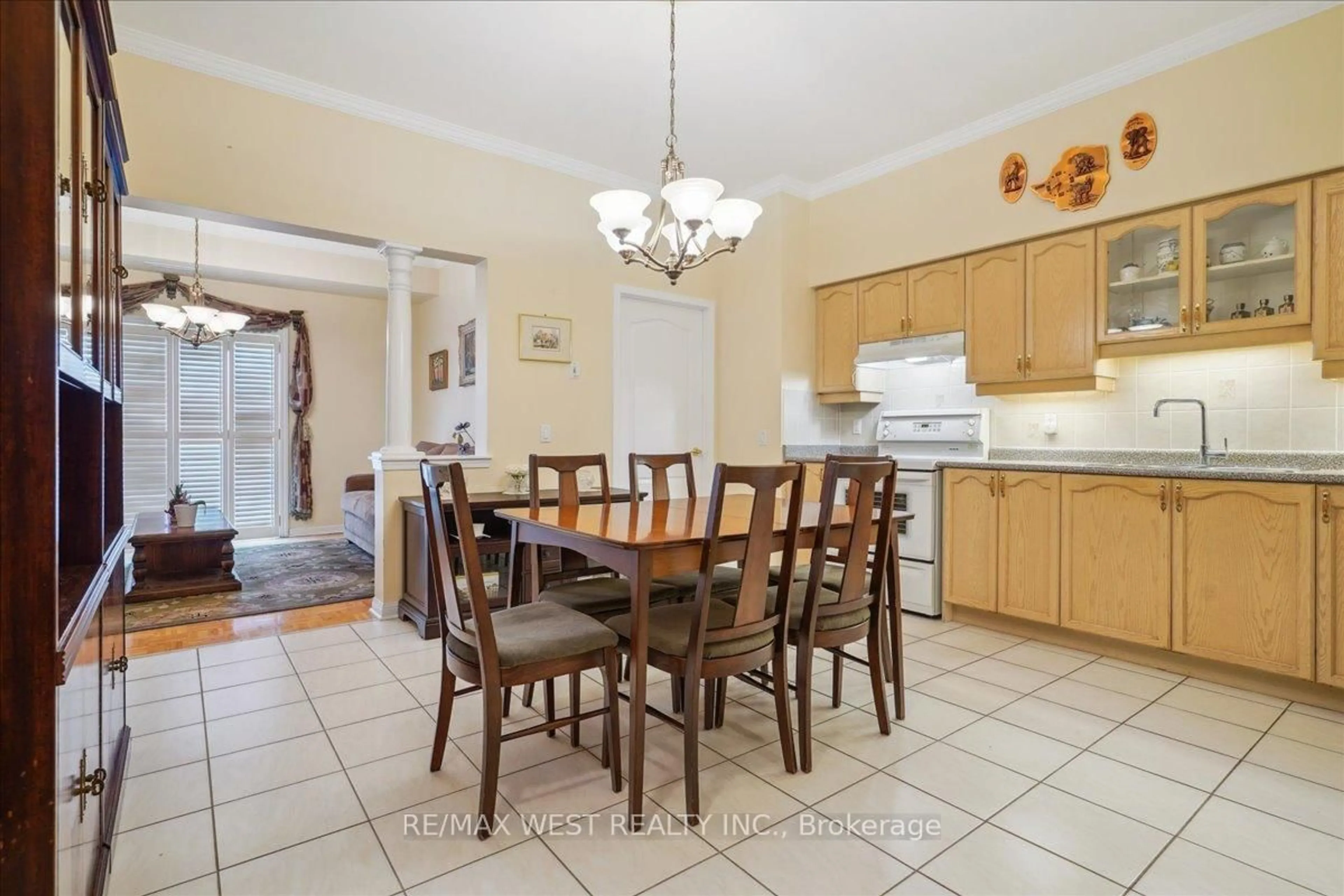 Dining room, ceramic/tile floor for 2502 Rutherford Rd #520, Vaughan Ontario L4K 5N6