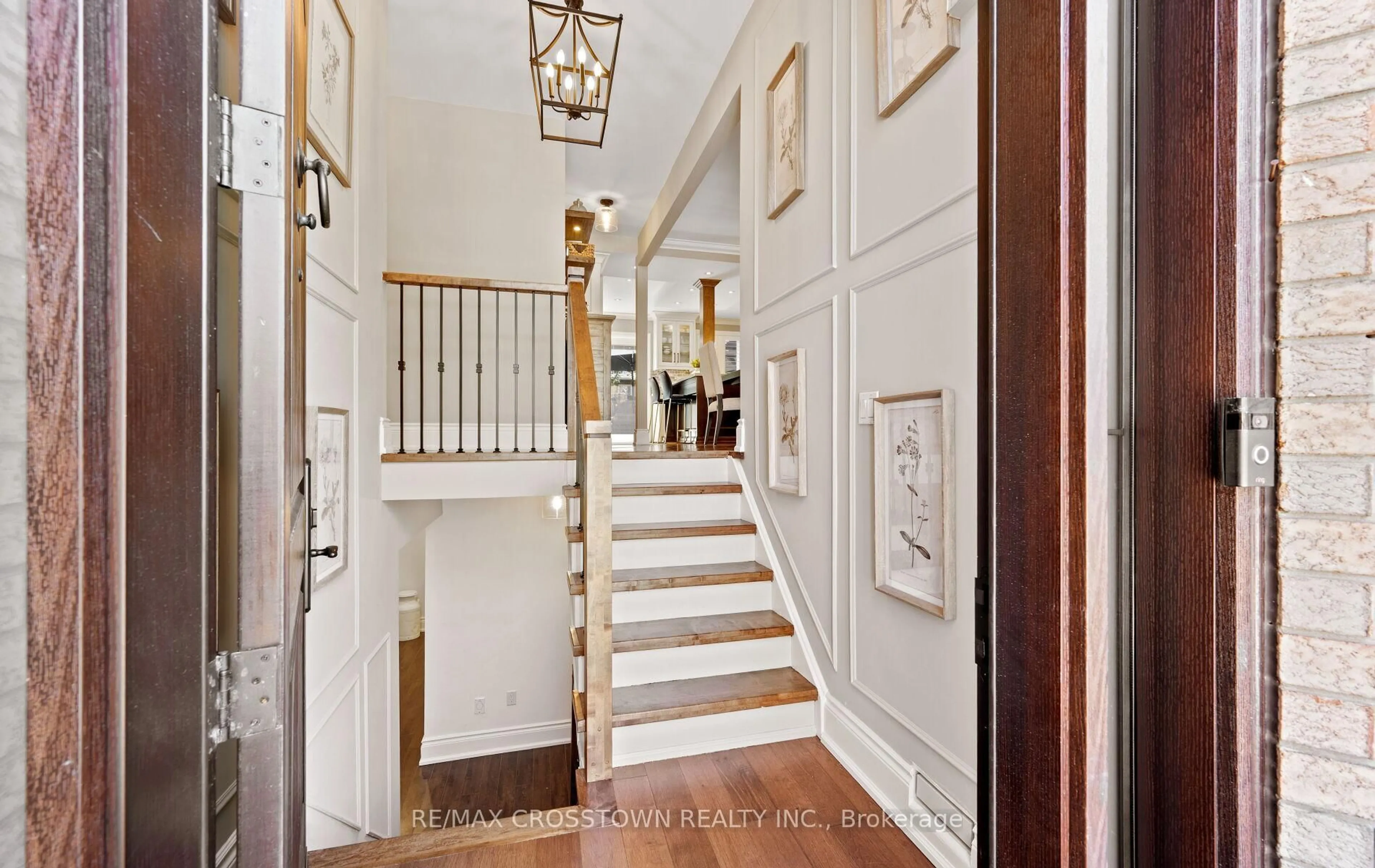Indoor foyer for 20 Compton Cres, Bradford West Gwillimbury Ontario L3Z 2X5